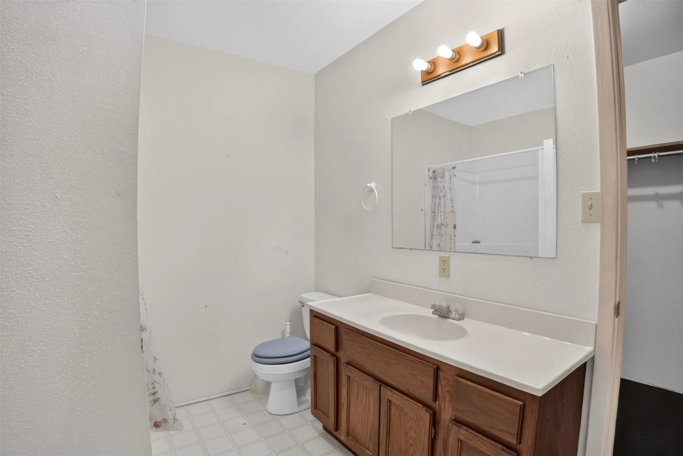 Single Family Residence For Sale in Upshur County , 3645 Silk Tree Road, Gilmer, Texas 75645, 4 Bedroom, 3 Bathroom, Garage spaces, 3,008 Sqft, built in 1995, mls#21389322, Real Estate Agent in Gilmer, Homes For Sale in Upshur county, Homes For Sale in Gilmer, Realtor in Gilmer Texas, Real Estate Brokerage Independent Realty Texas, Luminita Cordes Realtor