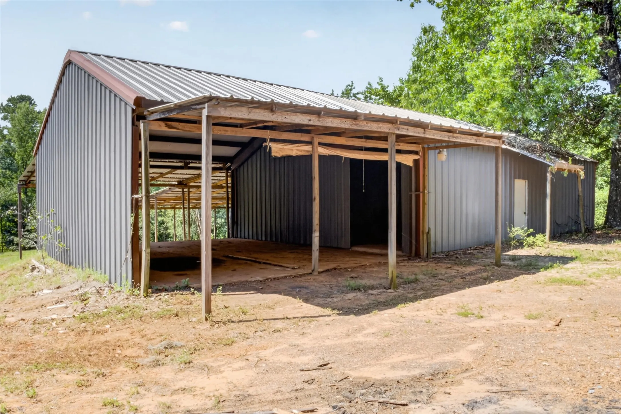 Single Family Residence For Sale in Upshur County , 3645 Silk Tree Road, Gilmer, Texas 75645, 4 Bedroom, 3 Bathroom, Garage spaces, 3,008 Sqft, built in 1995, mls#21389322, Real Estate Agent in Gilmer, Homes For Sale in Upshur county, Homes For Sale in Gilmer, Realtor in Gilmer Texas, Real Estate Brokerage Independent Realty Texas, Luminita Cordes Realtor
