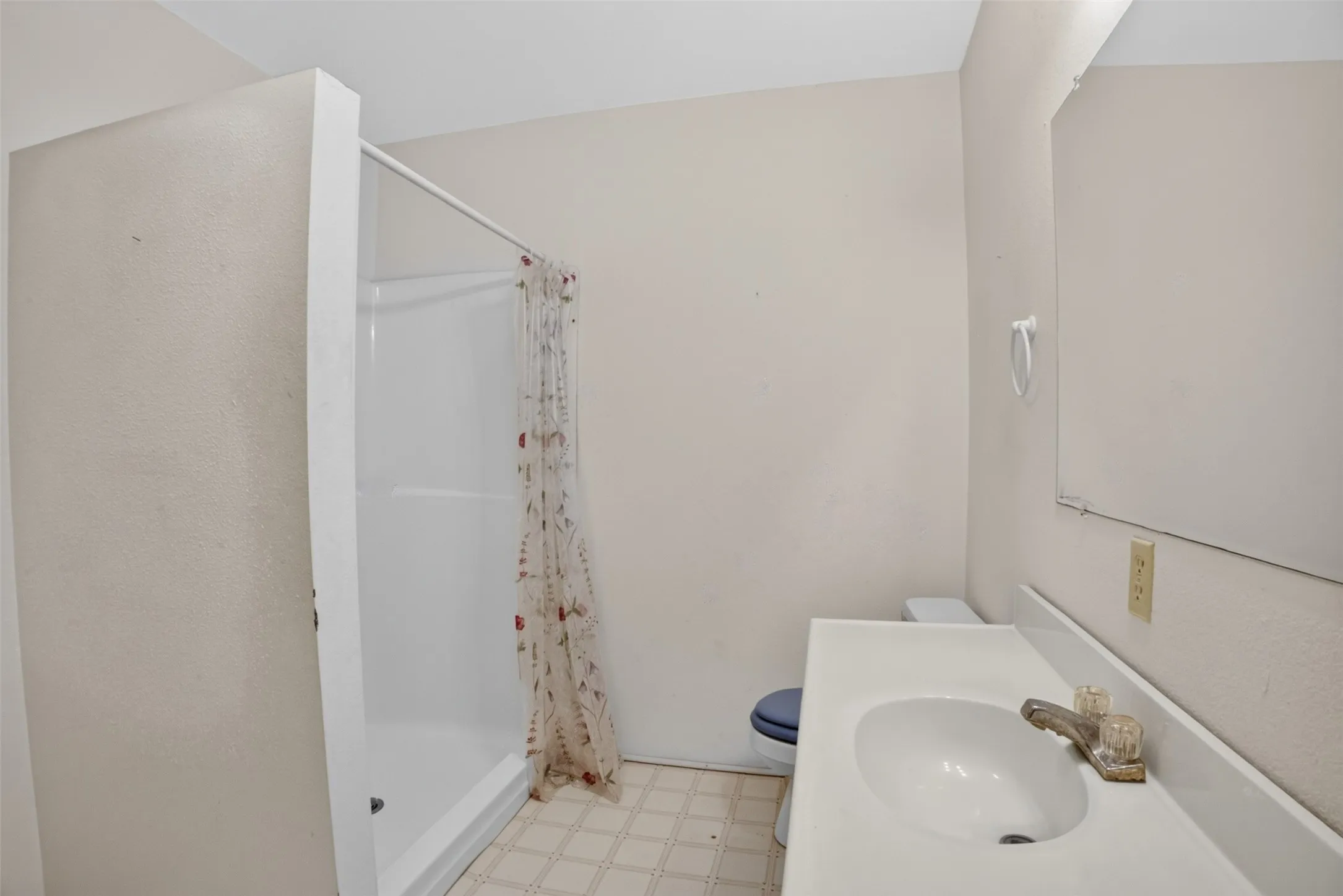 Single Family Residence For Sale in Upshur County , 3645 Silk Tree Road, Gilmer, Texas 75645, 4 Bedroom, 3 Bathroom, Garage spaces, 3,008 Sqft, built in 1995, mls#21389322, Real Estate Agent in Gilmer, Homes For Sale in Upshur county, Homes For Sale in Gilmer, Realtor in Gilmer Texas, Real Estate Brokerage Independent Realty Texas, Luminita Cordes Realtor