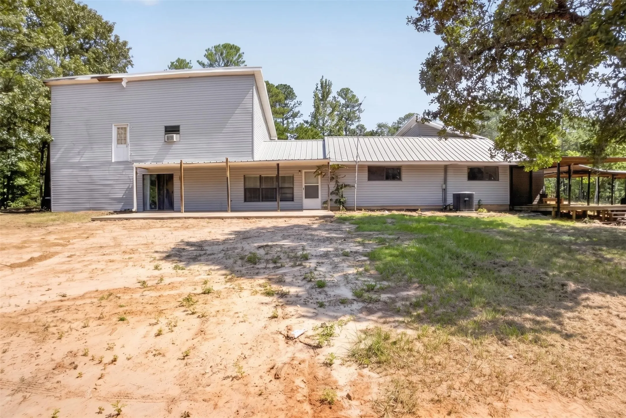 Single Family Residence For Sale in Upshur County , 3645 Silk Tree Road, Gilmer, Texas 75645, 4 Bedroom, 3 Bathroom, Garage spaces, 3,008 Sqft, built in 1995, mls#21389322, Real Estate Agent in Gilmer, Homes For Sale in Upshur county, Homes For Sale in Gilmer, Realtor in Gilmer Texas, Real Estate Brokerage Independent Realty Texas, Luminita Cordes Realtor