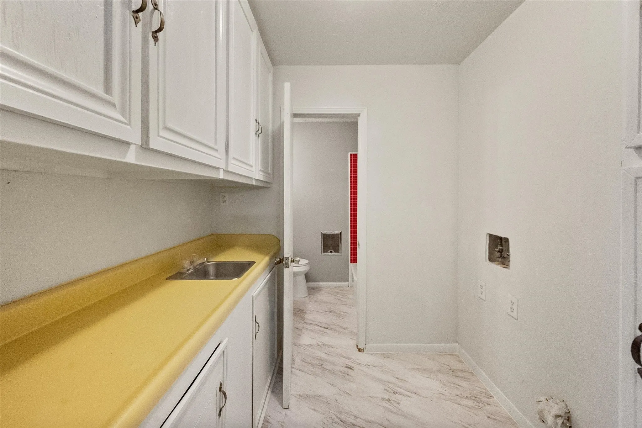Single Family Residence For Sale in Dallas County , 1924 Canterbury Street, Irving, Texas 75062, 3 Bedroom, 3 Bathroom, 2 Garage spaces, 2,163 Sqft, built in 1959, mls#21390568, Real Estate Agent in Irving, Homes For Sale in Dallas county, Homes For Sale in Irving, Realtor in Irving Texas, Real Estate Brokerage Independent Realty Texas, Luminita Cordes Realtor