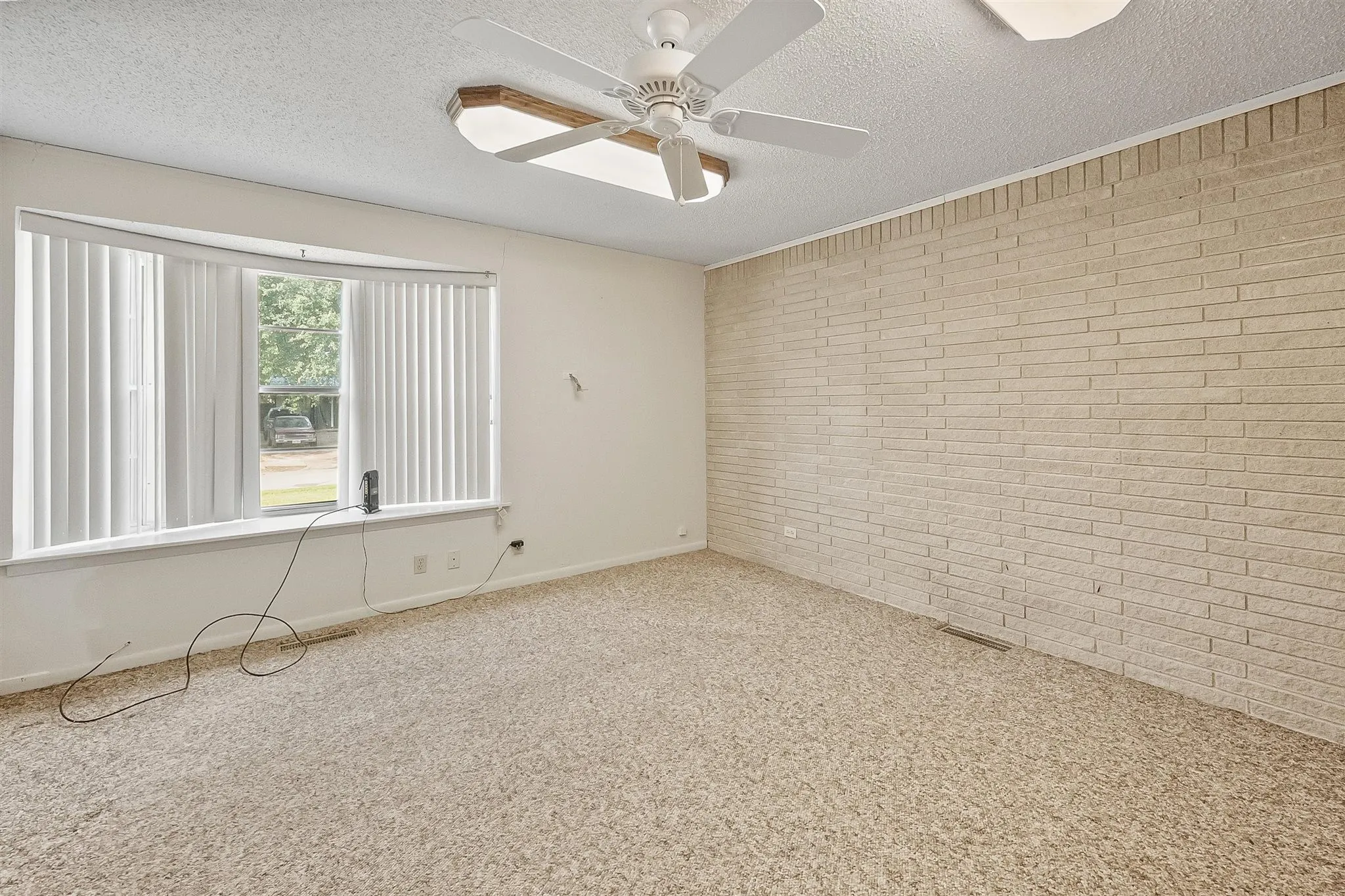 Single Family Residence For Sale in Dallas County , 1924 Canterbury Street, Irving, Texas 75062, 3 Bedroom, 3 Bathroom, 2 Garage spaces, 2,163 Sqft, built in 1959, mls#21390568, Real Estate Agent in Irving, Homes For Sale in Dallas county, Homes For Sale in Irving, Realtor in Irving Texas, Real Estate Brokerage Independent Realty Texas, Luminita Cordes Realtor