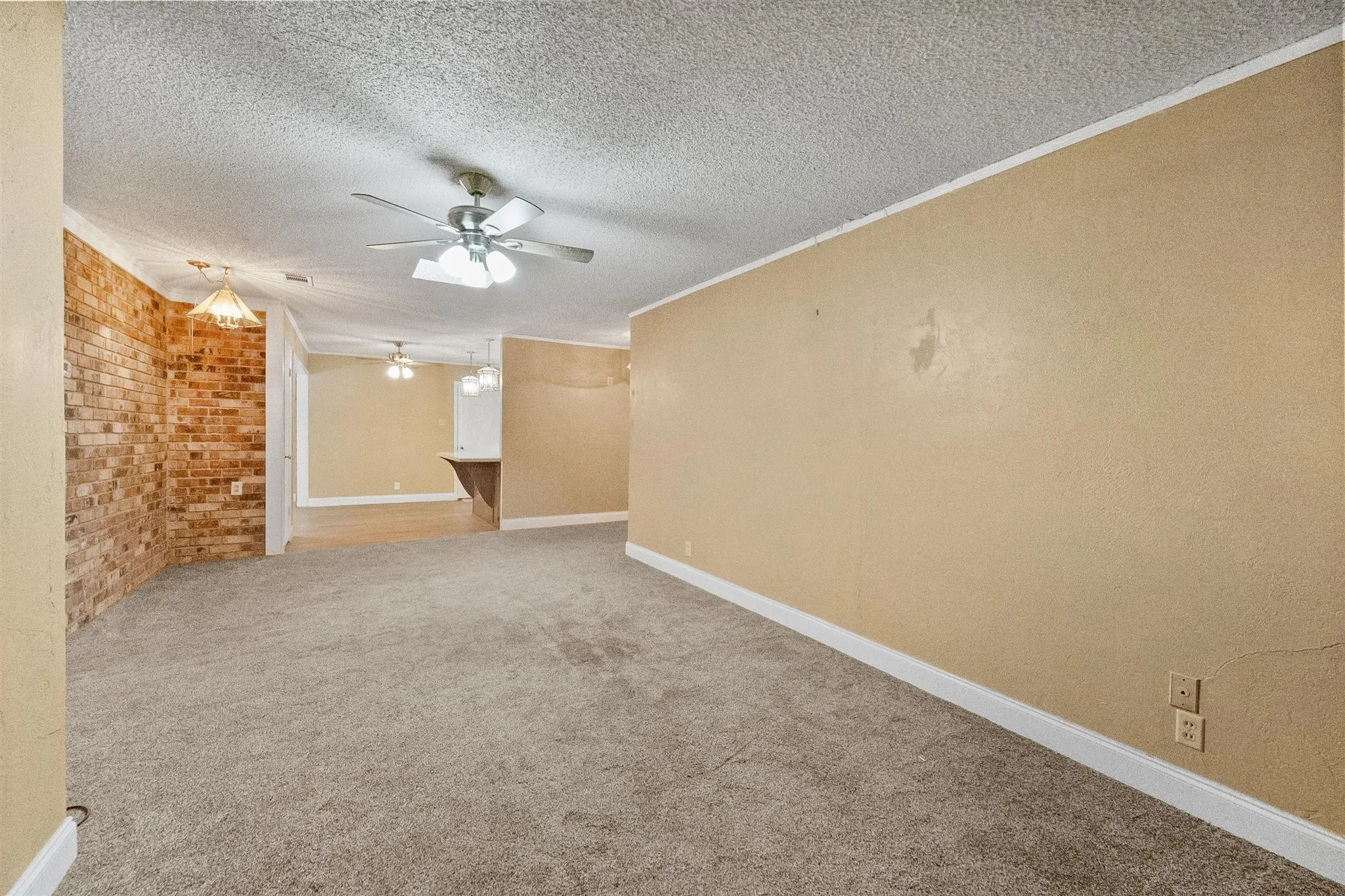 Single Family Residence For Sale in Dallas County , 1924 Canterbury Street, Irving, Texas 75062, 3 Bedroom, 3 Bathroom, 2 Garage spaces, 2,163 Sqft, built in 1959, mls#21390568, Real Estate Agent in Irving, Homes For Sale in Dallas county, Homes For Sale in Irving, Realtor in Irving Texas, Real Estate Brokerage Independent Realty Texas, Luminita Cordes Realtor