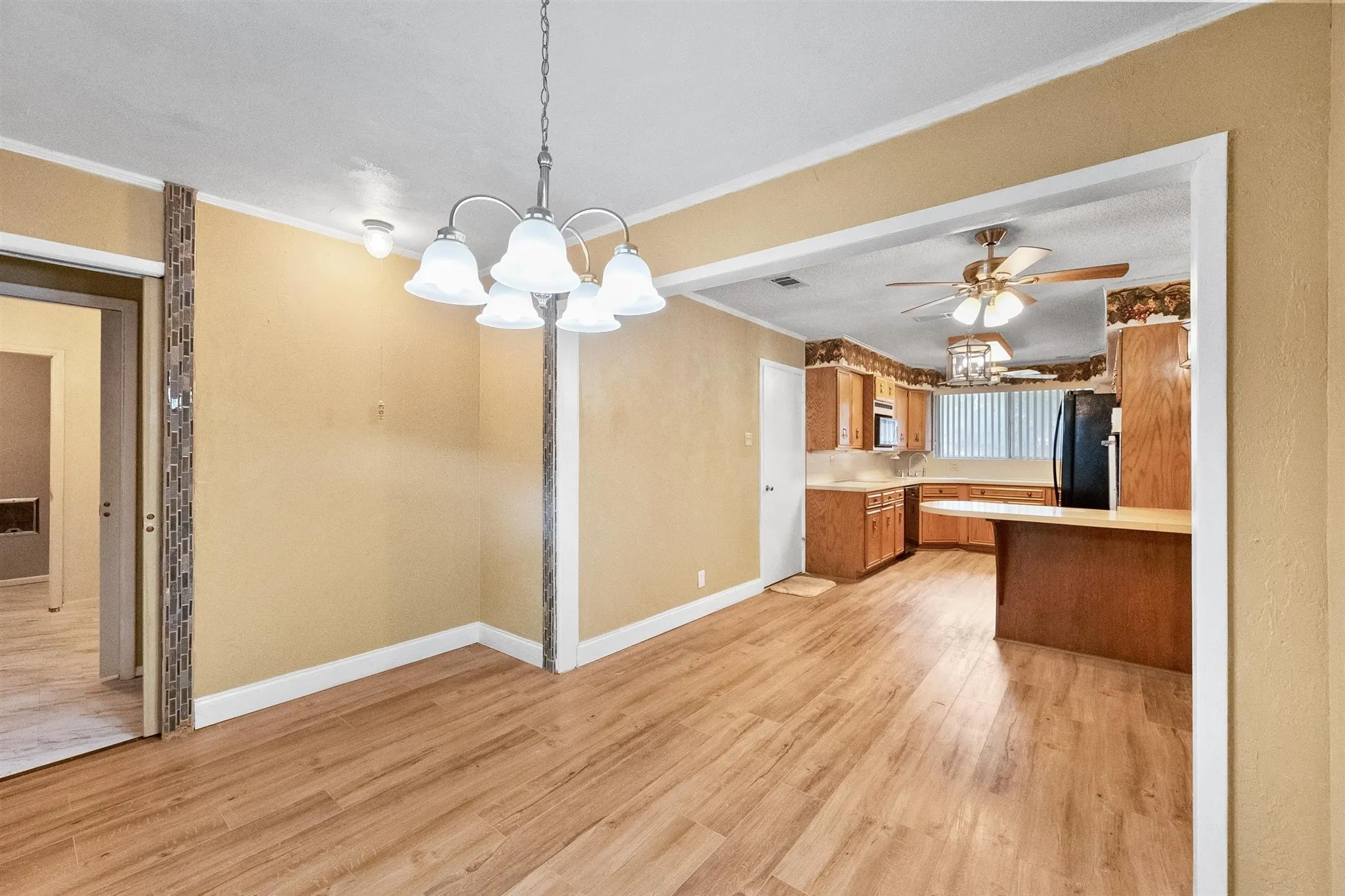 Single Family Residence For Sale in Dallas County , 1924 Canterbury Street, Irving, Texas 75062, 3 Bedroom, 3 Bathroom, 2 Garage spaces, 2,163 Sqft, built in 1959, mls#21390568, Real Estate Agent in Irving, Homes For Sale in Dallas county, Homes For Sale in Irving, Realtor in Irving Texas, Real Estate Brokerage Independent Realty Texas, Luminita Cordes Realtor