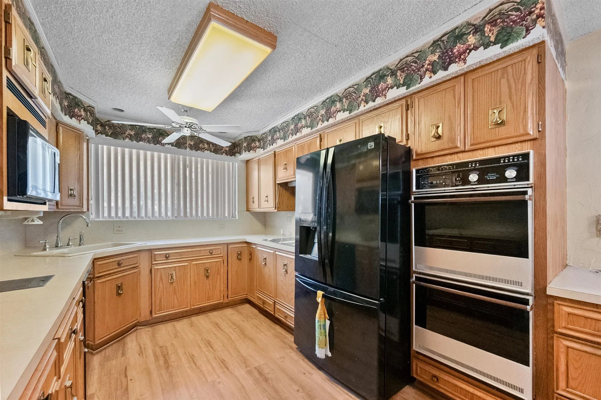 Single Family Residence For Sale in Dallas County , 1924 Canterbury Street, Irving, Texas 75062, 3 Bedroom, 3 Bathroom, 2 Garage spaces, 2,163 Sqft, built in 1959, mls#21390568, Real Estate Agent in Irving, Homes For Sale in Dallas county, Homes For Sale in Irving, Realtor in Irving Texas, Real Estate Brokerage Independent Realty Texas, Luminita Cordes Realtor