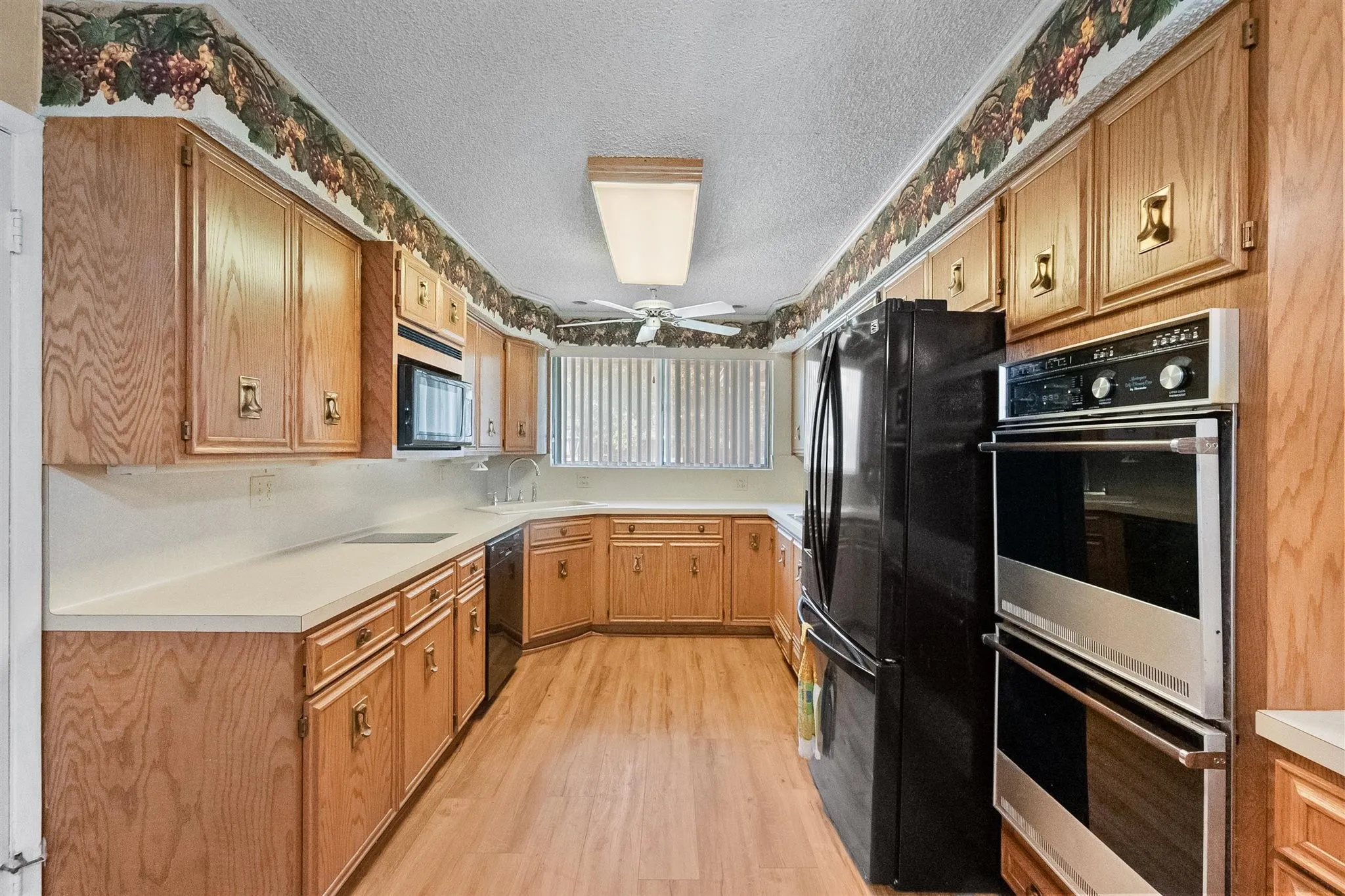 Single Family Residence For Sale in Dallas County , 1924 Canterbury Street, Irving, Texas 75062, 3 Bedroom, 3 Bathroom, 2 Garage spaces, 2,163 Sqft, built in 1959, mls#21390568, Real Estate Agent in Irving, Homes For Sale in Dallas county, Homes For Sale in Irving, Realtor in Irving Texas, Real Estate Brokerage Independent Realty Texas, Luminita Cordes Realtor