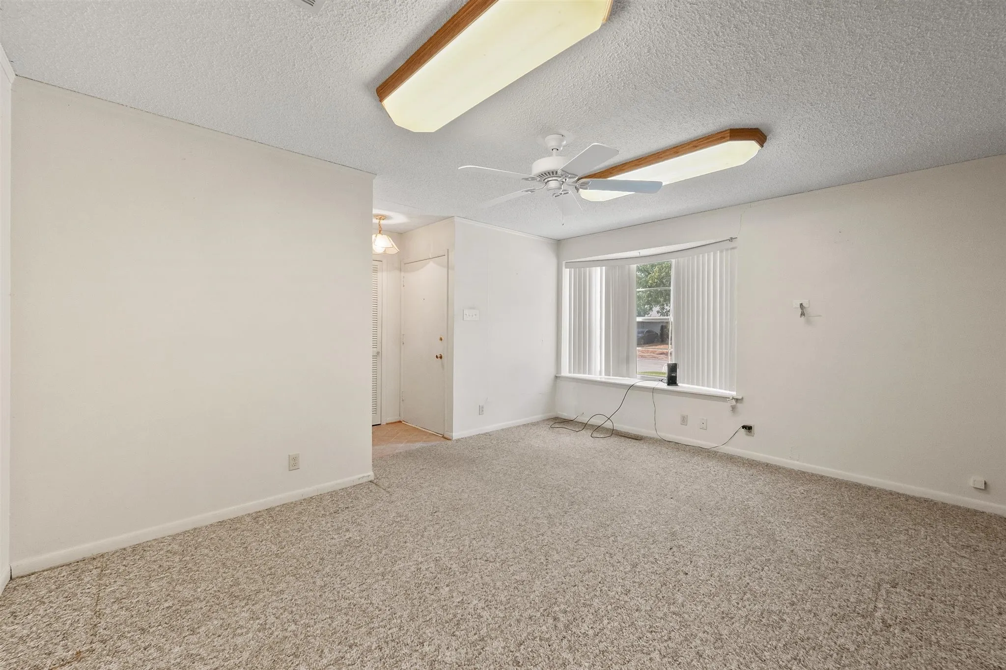 Single Family Residence For Sale in Dallas County , 1924 Canterbury Street, Irving, Texas 75062, 3 Bedroom, 3 Bathroom, 2 Garage spaces, 2,163 Sqft, built in 1959, mls#21390568, Real Estate Agent in Irving, Homes For Sale in Dallas county, Homes For Sale in Irving, Realtor in Irving Texas, Real Estate Brokerage Independent Realty Texas, Luminita Cordes Realtor