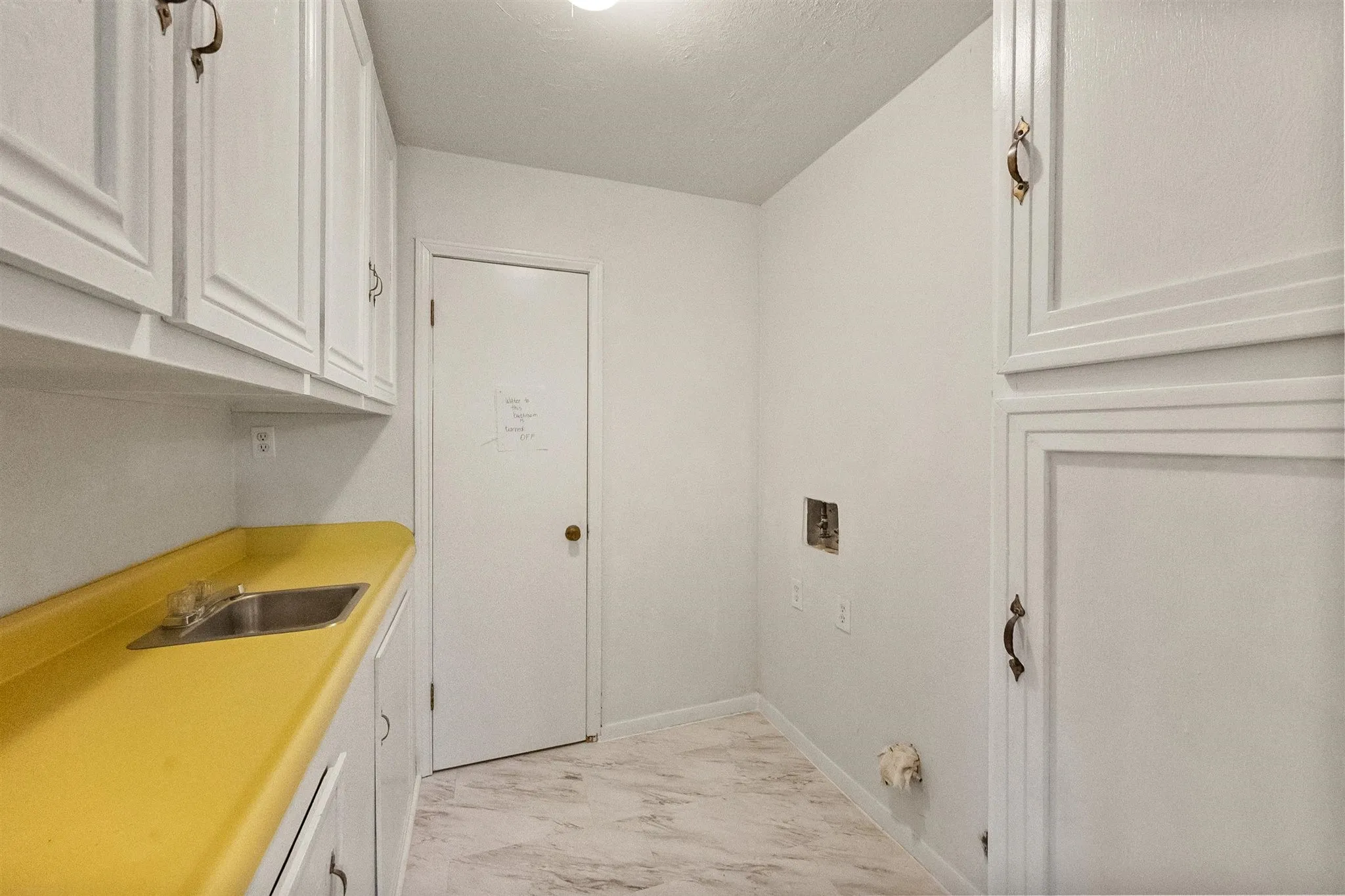 Single Family Residence For Sale in Dallas County , 1924 Canterbury Street, Irving, Texas 75062, 3 Bedroom, 3 Bathroom, 2 Garage spaces, 2,163 Sqft, built in 1959, mls#21390568, Real Estate Agent in Irving, Homes For Sale in Dallas county, Homes For Sale in Irving, Realtor in Irving Texas, Real Estate Brokerage Independent Realty Texas, Luminita Cordes Realtor