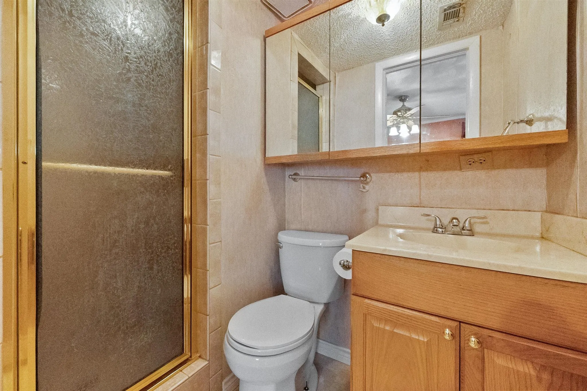 Single Family Residence For Sale in Dallas County , 1924 Canterbury Street, Irving, Texas 75062, 3 Bedroom, 3 Bathroom, 2 Garage spaces, 2,163 Sqft, built in 1959, mls#21390568, Real Estate Agent in Irving, Homes For Sale in Dallas county, Homes For Sale in Irving, Realtor in Irving Texas, Real Estate Brokerage Independent Realty Texas, Luminita Cordes Realtor
