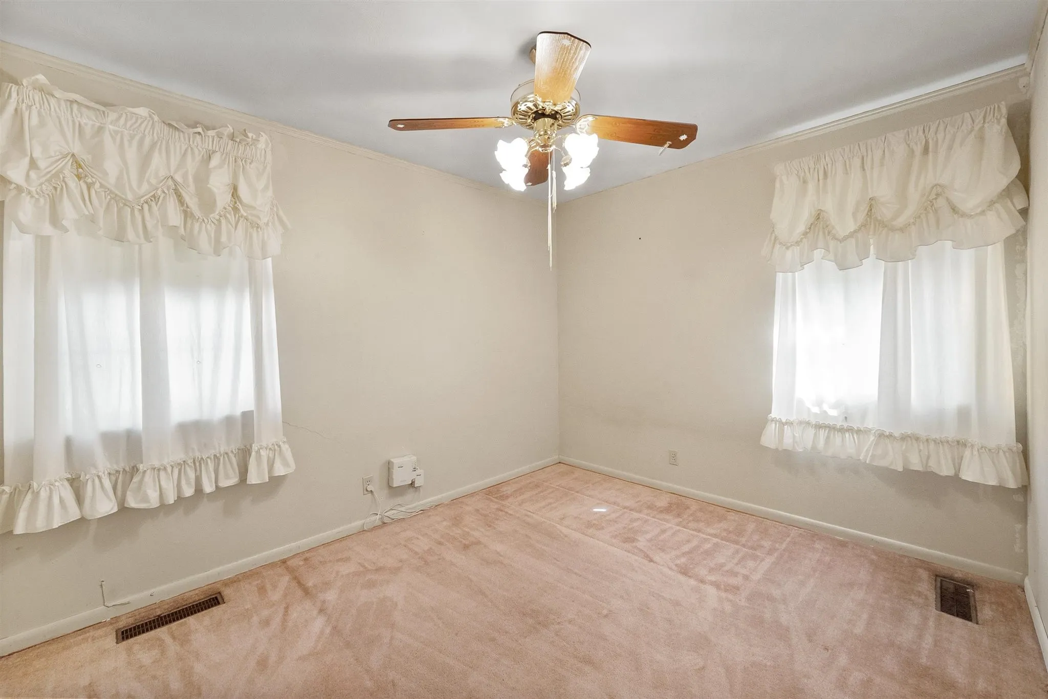 Single Family Residence For Sale in Dallas County , 1924 Canterbury Street, Irving, Texas 75062, 3 Bedroom, 3 Bathroom, 2 Garage spaces, 2,163 Sqft, built in 1959, mls#21390568, Real Estate Agent in Irving, Homes For Sale in Dallas county, Homes For Sale in Irving, Realtor in Irving Texas, Real Estate Brokerage Independent Realty Texas, Luminita Cordes Realtor