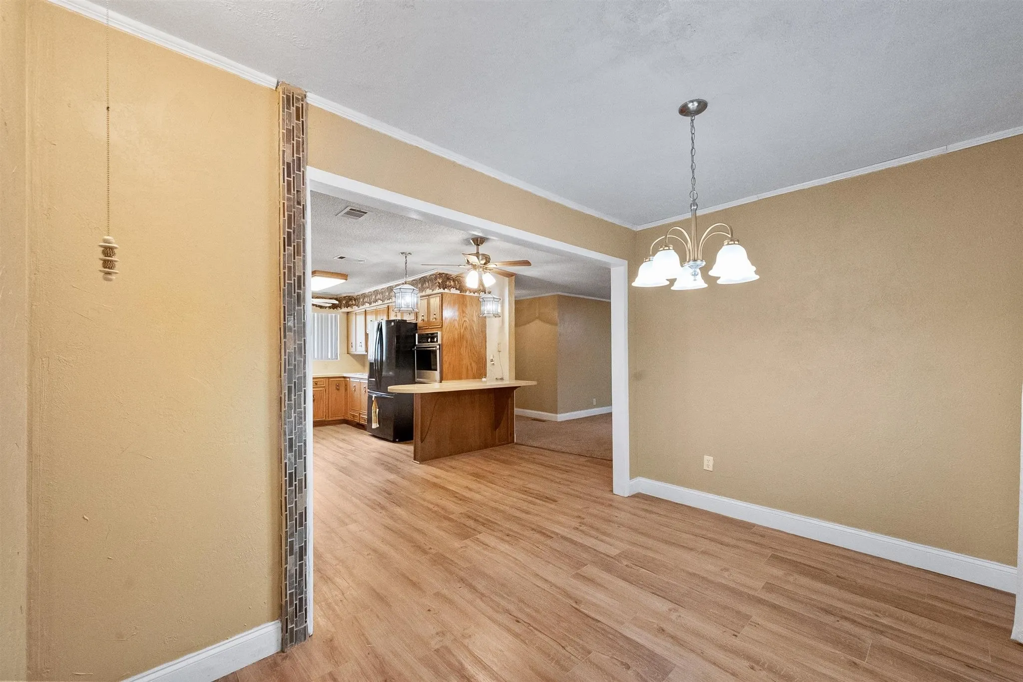 Single Family Residence For Sale in Dallas County , 1924 Canterbury Street, Irving, Texas 75062, 3 Bedroom, 3 Bathroom, 2 Garage spaces, 2,163 Sqft, built in 1959, mls#21390568, Real Estate Agent in Irving, Homes For Sale in Dallas county, Homes For Sale in Irving, Realtor in Irving Texas, Real Estate Brokerage Independent Realty Texas, Luminita Cordes Realtor