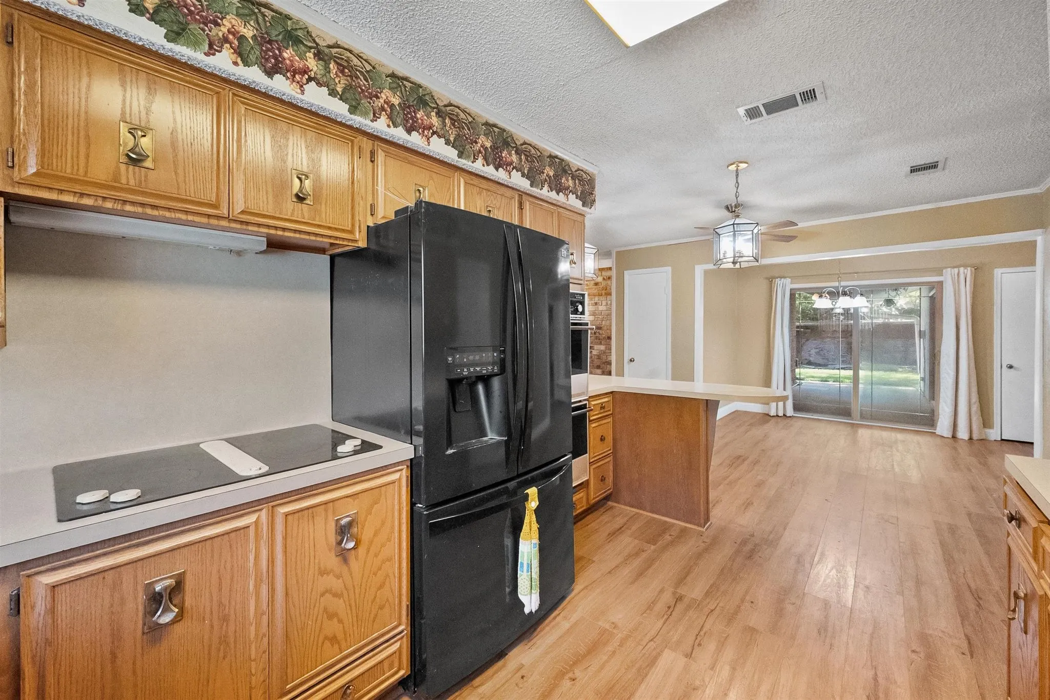 Single Family Residence For Sale in Dallas County , 1924 Canterbury Street, Irving, Texas 75062, 3 Bedroom, 3 Bathroom, 2 Garage spaces, 2,163 Sqft, built in 1959, mls#21390568, Real Estate Agent in Irving, Homes For Sale in Dallas county, Homes For Sale in Irving, Realtor in Irving Texas, Real Estate Brokerage Independent Realty Texas, Luminita Cordes Realtor