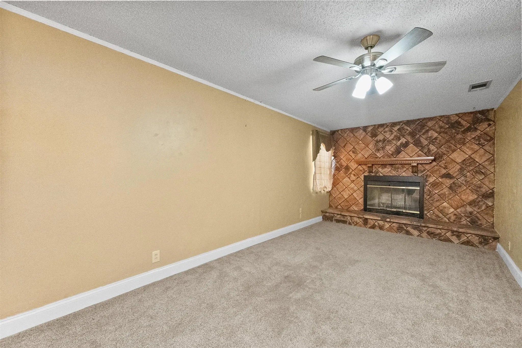 Single Family Residence For Sale in Dallas County , 1924 Canterbury Street, Irving, Texas 75062, 3 Bedroom, 3 Bathroom, 2 Garage spaces, 2,163 Sqft, built in 1959, mls#21390568, Real Estate Agent in Irving, Homes For Sale in Dallas county, Homes For Sale in Irving, Realtor in Irving Texas, Real Estate Brokerage Independent Realty Texas, Luminita Cordes Realtor