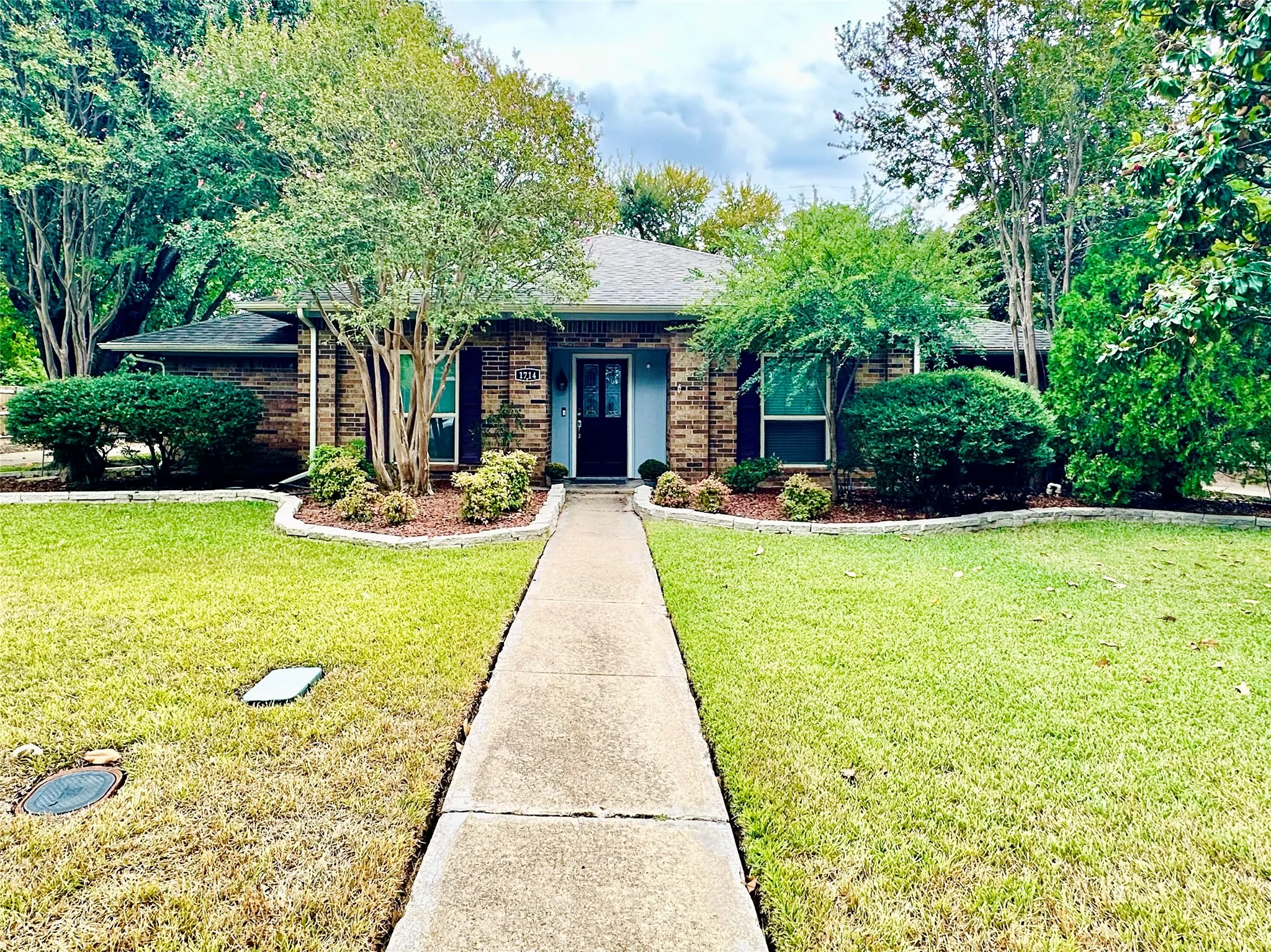 Single Family Residence For Sale in Dallas County , 1714 Cornwall Lane, Sachse, Texas 75048, 5 Bedroom, 3 Bathroom, Garage spaces, 2,447 Sqft, built in 1979, mls#21392644, Real Estate Agent in Sachse, Homes For Sale in Dallas county, Homes For Sale in Sachse, Realtor in Sachse Texas, Real Estate Brokerage Independent Realty Texas, Luminita Cordes Realtor