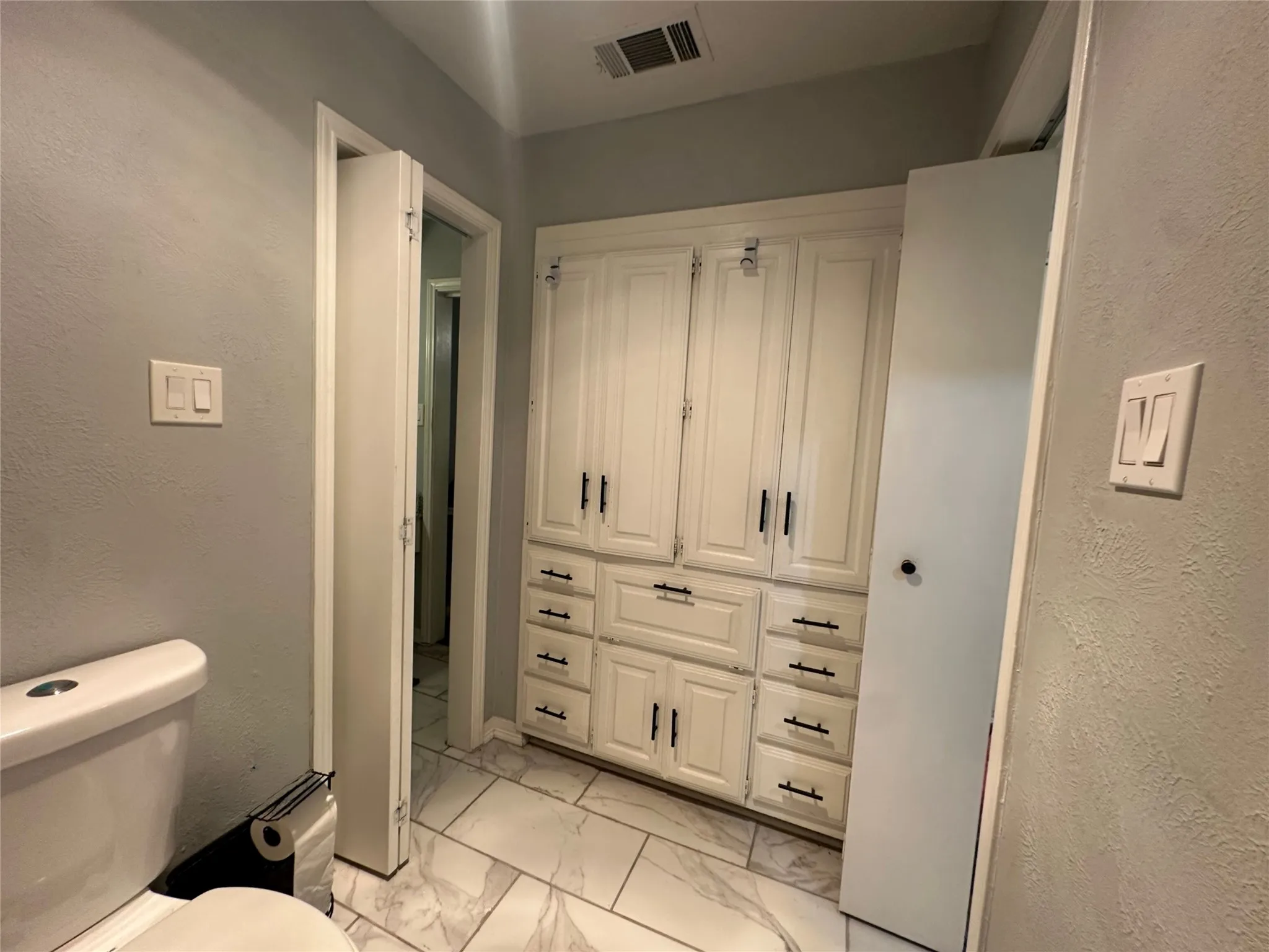 Single Family Residence For Sale in Dallas County , 1714 Cornwall Lane, Sachse, Texas 75048, 5 Bedroom, 3 Bathroom, Garage spaces, 2,447 Sqft, built in 1979, mls#21392644, Real Estate Agent in Sachse, Homes For Sale in Dallas county, Homes For Sale in Sachse, Realtor in Sachse Texas, Real Estate Brokerage Independent Realty Texas, Luminita Cordes Realtor