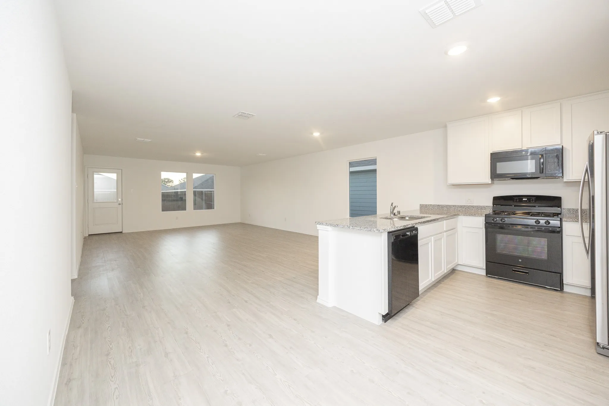 Single Family Residence For Rent in Collin County , 7701 Thornton Drive, Mc Kinney, Texas 75071, 3 Bedroom, 2 Bathroom, 2 Garage spaces, 1,481 Sqft, built in 2024, mls#21393261, Real Estate Agent in Mc Kinney, Homes For Rent in Collin county, Homes For Rent in Mc Kinney, Realtor in Mc Kinney Texas, Real Estate Brokerage Independent Realty Texas, Luminita Cordes Realtor