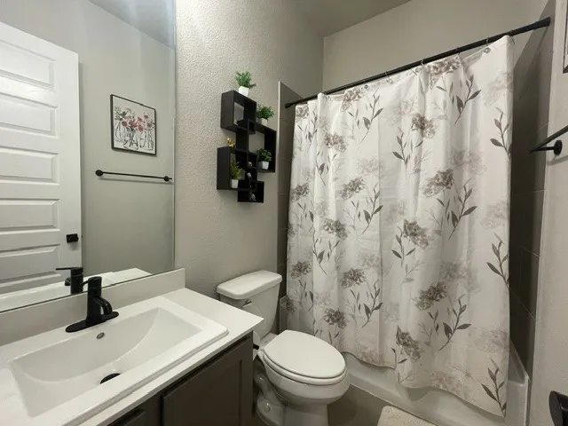 Single Family Residence For Rent in Tarrant County , 2924 Spirit Woods Lane, Arlington, Texas 76001, 6 Bedroom, 4 Bathroom, 3 Garage spaces, 3,239 Sqft, built in 2022, mls#21393254, Real Estate Agent in Arlington, Homes For Rent in Tarrant county, Homes For Rent in Arlington, Realtor in Arlington Texas, Real Estate Brokerage Independent Realty Texas, Luminita Cordes Realtor