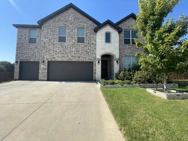 Single Family Residence For Rent in Tarrant County , 2924 Spirit Woods Lane, Arlington, Texas 76001, 6 Bedroom, 4 Bathroom, 3 Garage spaces, 3,239 Sqft, built in 2022, mls#21393254, Real Estate Agent in Arlington, Homes For Rent in Tarrant county, Homes For Rent in Arlington, Realtor in Arlington Texas, Real Estate Brokerage Independent Realty Texas, Luminita Cordes Realtor