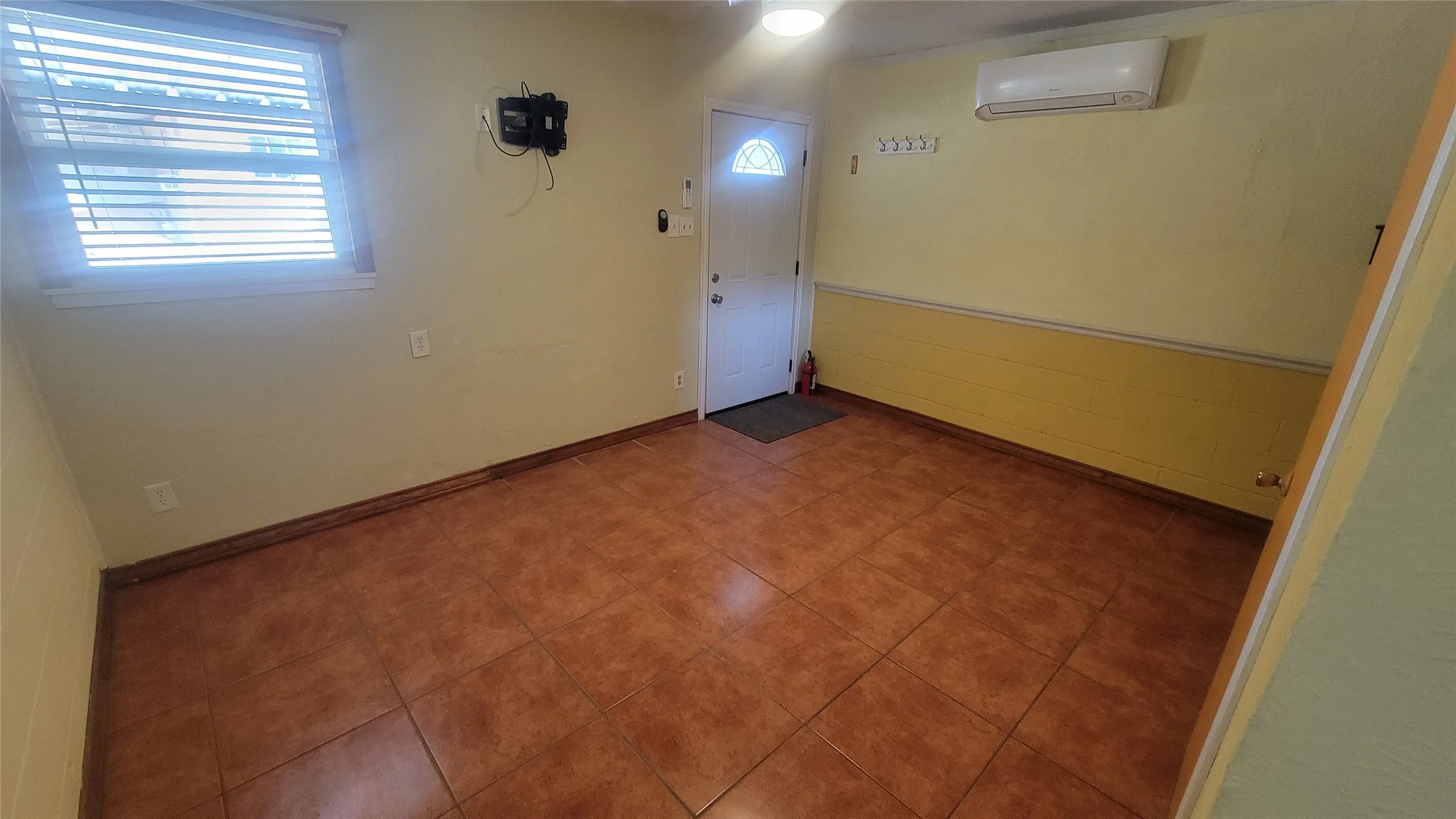 Apartment For Rent in Erath County , 895 College Farm Road 11, Stephenville, Texas 76401, 1 Bedroom, 1 Bathroom, Garage spaces, 600 Sqft, built in 1971, mls#21393295, Real Estate Agent in Stephenville, Homes For Rent in Erath county, Homes For Rent in Stephenville, Realtor in Stephenville Texas, Real Estate Brokerage Independent Realty Texas, Luminita Cordes Realtor