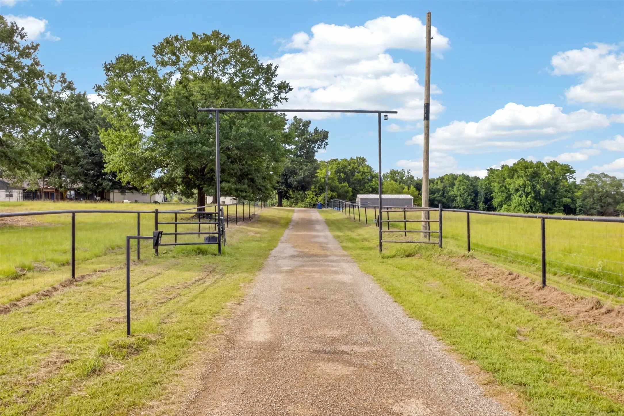 Single Family Residence For Sale in Upshur County , 3690 FM 49, Gilmer, Texas 75644, 4 Bedroom, 3 Bathroom, Garage spaces, 2,340 Sqft, built in 0, mls#21386268, Real Estate Agent in Gilmer, Homes For Sale in Upshur county, Homes For Sale in Gilmer, Realtor in Gilmer Texas, Real Estate Brokerage Independent Realty Texas, Luminita Cordes Realtor