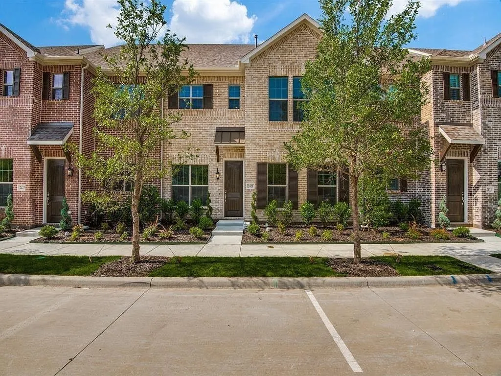Townhouse For Rent in Denton County , 2429 Merriweather Lane, Flower Mound, Texas 75028, 3 Bedroom, 4 Bathroom, 2 Garage spaces, 2,485 Sqft, built in 2021, mls#21392989, Real Estate Agent in Flower Mound, Homes For Rent in Denton county, Homes For Rent in Flower Mound, Realtor in Flower Mound Texas, Real Estate Brokerage Independent Realty Texas, Luminita Cordes Realtor