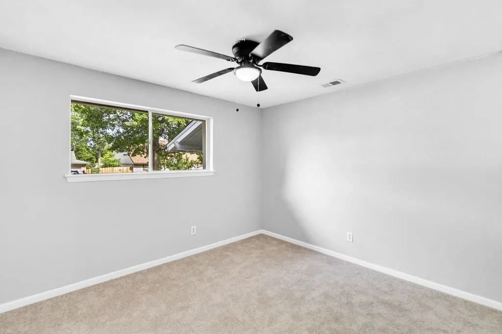 Single Family Residence For Sale in Dallas County , 2416 Glacier Street, Irving, Texas 75062, 4 Bedroom, 3 Bathroom, Garage spaces, 2,013 Sqft, built in 1965, mls#21393143, Real Estate Agent in Irving, Homes For Sale in Dallas county, Homes For Sale in Irving, Realtor in Irving Texas, Real Estate Brokerage Independent Realty Texas, Luminita Cordes Realtor