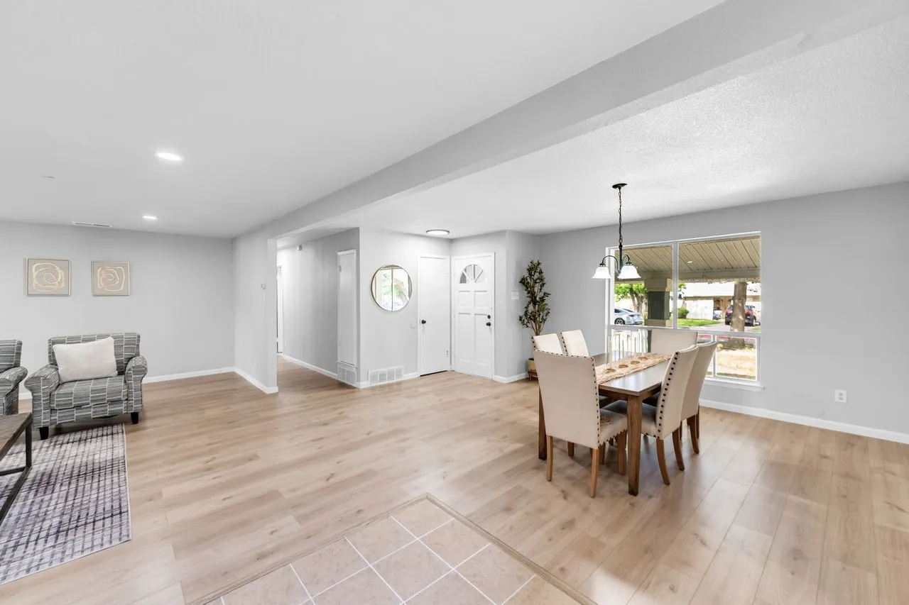 Single Family Residence For Sale in Dallas County , 2416 Glacier Street, Irving, Texas 75062, 4 Bedroom, 3 Bathroom, Garage spaces, 2,013 Sqft, built in 1965, mls#21393143, Real Estate Agent in Irving, Homes For Sale in Dallas county, Homes For Sale in Irving, Realtor in Irving Texas, Real Estate Brokerage Independent Realty Texas, Luminita Cordes Realtor