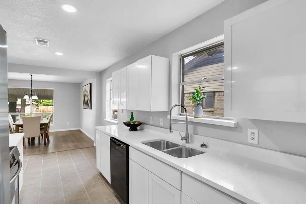 Single Family Residence For Sale in Dallas County , 2416 Glacier Street, Irving, Texas 75062, 4 Bedroom, 3 Bathroom, Garage spaces, 2,013 Sqft, built in 1965, mls#21393143, Real Estate Agent in Irving, Homes For Sale in Dallas county, Homes For Sale in Irving, Realtor in Irving Texas, Real Estate Brokerage Independent Realty Texas, Luminita Cordes Realtor
