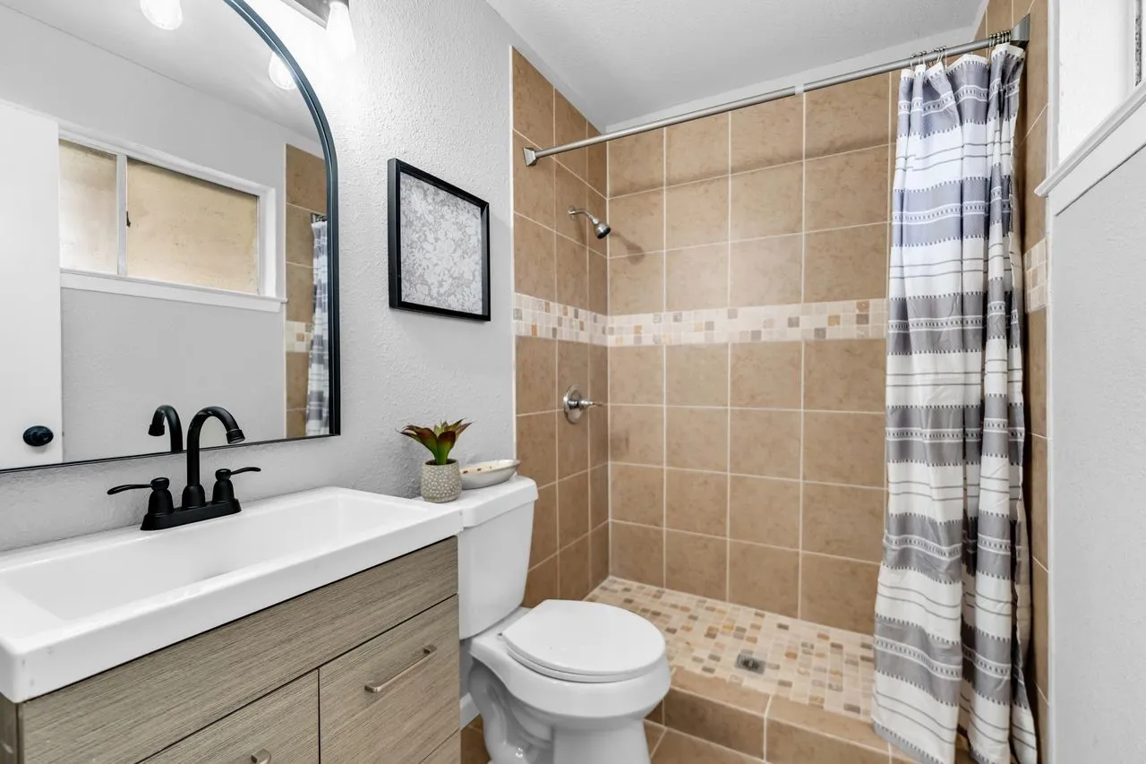 Single Family Residence For Sale in Dallas County , 2416 Glacier Street, Irving, Texas 75062, 4 Bedroom, 3 Bathroom, Garage spaces, 2,013 Sqft, built in 1965, mls#21393143, Real Estate Agent in Irving, Homes For Sale in Dallas county, Homes For Sale in Irving, Realtor in Irving Texas, Real Estate Brokerage Independent Realty Texas, Luminita Cordes Realtor