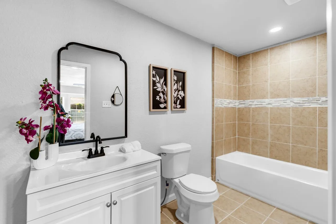 Single Family Residence For Sale in Dallas County , 2416 Glacier Street, Irving, Texas 75062, 4 Bedroom, 3 Bathroom, Garage spaces, 2,013 Sqft, built in 1965, mls#21393143, Real Estate Agent in Irving, Homes For Sale in Dallas county, Homes For Sale in Irving, Realtor in Irving Texas, Real Estate Brokerage Independent Realty Texas, Luminita Cordes Realtor