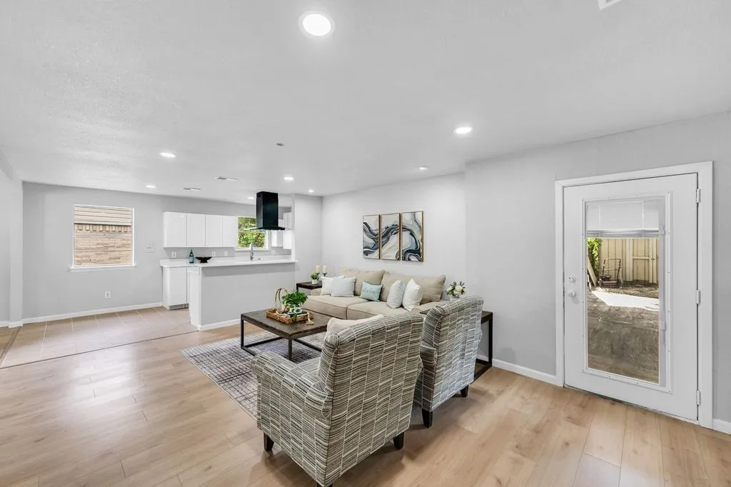 Single Family Residence For Sale in Dallas County , 2416 Glacier Street, Irving, Texas 75062, 4 Bedroom, 3 Bathroom, Garage spaces, 2,013 Sqft, built in 1965, mls#21393143, Real Estate Agent in Irving, Homes For Sale in Dallas county, Homes For Sale in Irving, Realtor in Irving Texas, Real Estate Brokerage Independent Realty Texas, Luminita Cordes Realtor
