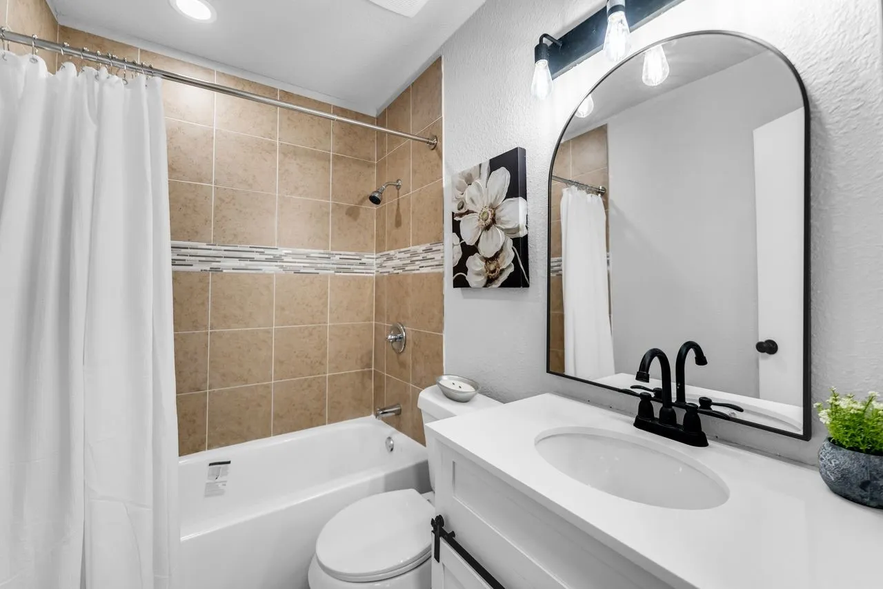 Single Family Residence For Sale in Dallas County , 2416 Glacier Street, Irving, Texas 75062, 4 Bedroom, 3 Bathroom, Garage spaces, 2,013 Sqft, built in 1965, mls#21393143, Real Estate Agent in Irving, Homes For Sale in Dallas county, Homes For Sale in Irving, Realtor in Irving Texas, Real Estate Brokerage Independent Realty Texas, Luminita Cordes Realtor