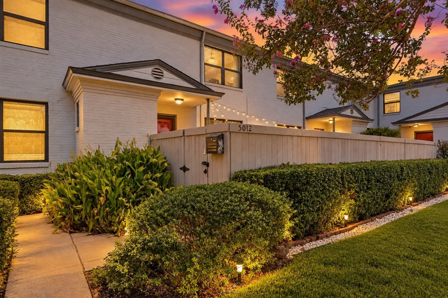 Condominium For Sale in Dallas County , 5012 Lahoma Street 5012, Dallas, Texas 75235, 2 Bedroom, 2 Bathroom, Garage spaces, 1,255 Sqft, built in 1954, mls#21393107, Real Estate Agent in Dallas, Homes For Sale in Dallas county, Homes For Sale in Dallas, Realtor in Dallas Texas, Real Estate Brokerage Independent Realty Texas, Luminita Cordes Realtor