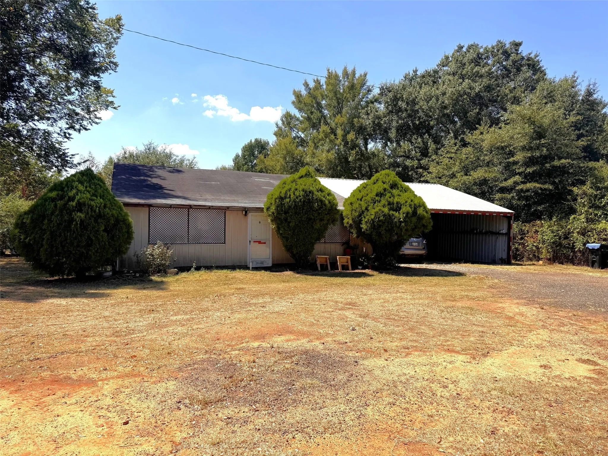 Single Family Residence For Sale in Titus County , 7205 N Hwy 271, Mt Pleasant, Texas 75455, 3 Bedroom, 1 Bathroom, Garage spaces, 1,560 Sqft, built in 1960, mls#21392876, Real Estate Agent in Mt Pleasant, Homes For Sale in Titus county, Homes For Sale in Mt Pleasant, Realtor in Mt Pleasant Texas, Real Estate Brokerage Independent Realty Texas, Luminita Cordes Realtor