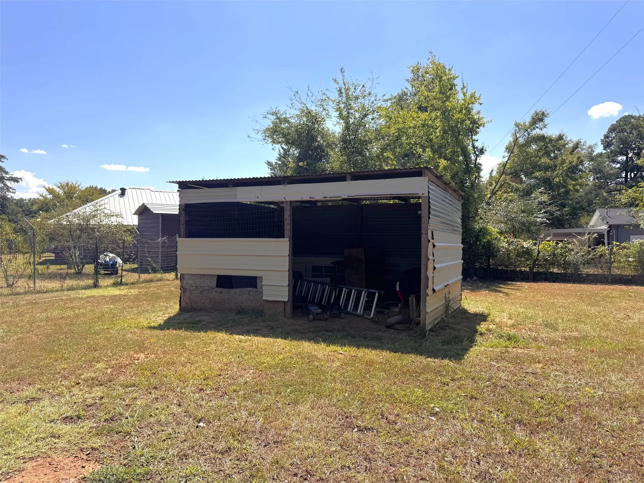 Single Family Residence For Sale in Titus County , 7205 N Hwy 271, Mt Pleasant, Texas 75455, 3 Bedroom, 1 Bathroom, Garage spaces, 1,560 Sqft, built in 1960, mls#21392876, Real Estate Agent in Mt Pleasant, Homes For Sale in Titus county, Homes For Sale in Mt Pleasant, Realtor in Mt Pleasant Texas, Real Estate Brokerage Independent Realty Texas, Luminita Cordes Realtor
