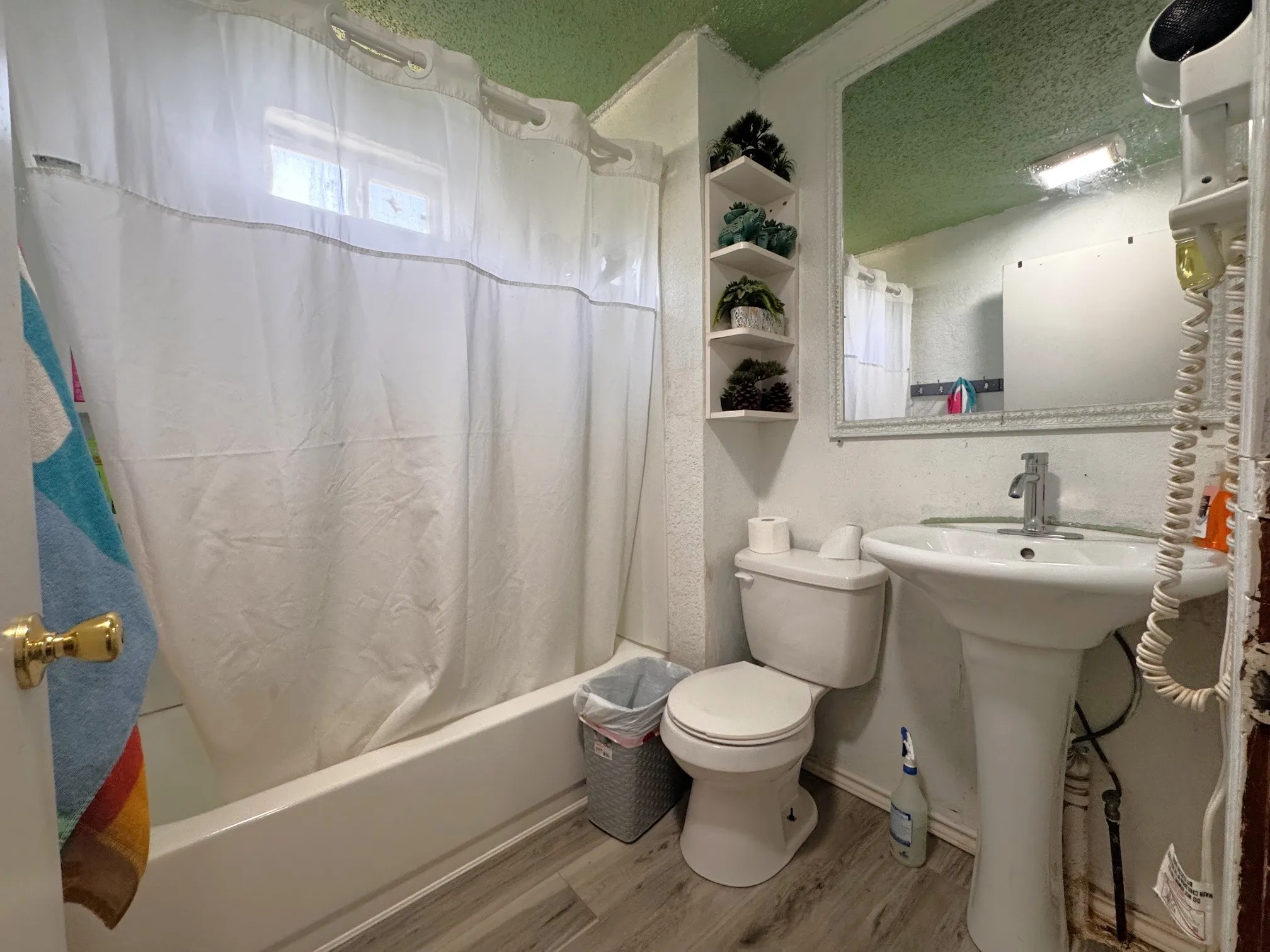 Single Family Residence For Sale in Titus County , 7205 N Hwy 271, Mt Pleasant, Texas 75455, 3 Bedroom, 1 Bathroom, Garage spaces, 1,560 Sqft, built in 1960, mls#21392876, Real Estate Agent in Mt Pleasant, Homes For Sale in Titus county, Homes For Sale in Mt Pleasant, Realtor in Mt Pleasant Texas, Real Estate Brokerage Independent Realty Texas, Luminita Cordes Realtor