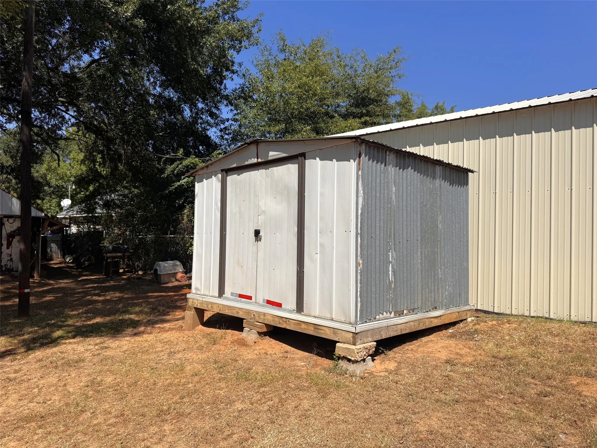Single Family Residence For Sale in Titus County , 7205 N Hwy 271, Mt Pleasant, Texas 75455, 3 Bedroom, 1 Bathroom, Garage spaces, 1,560 Sqft, built in 1960, mls#21392876, Real Estate Agent in Mt Pleasant, Homes For Sale in Titus county, Homes For Sale in Mt Pleasant, Realtor in Mt Pleasant Texas, Real Estate Brokerage Independent Realty Texas, Luminita Cordes Realtor