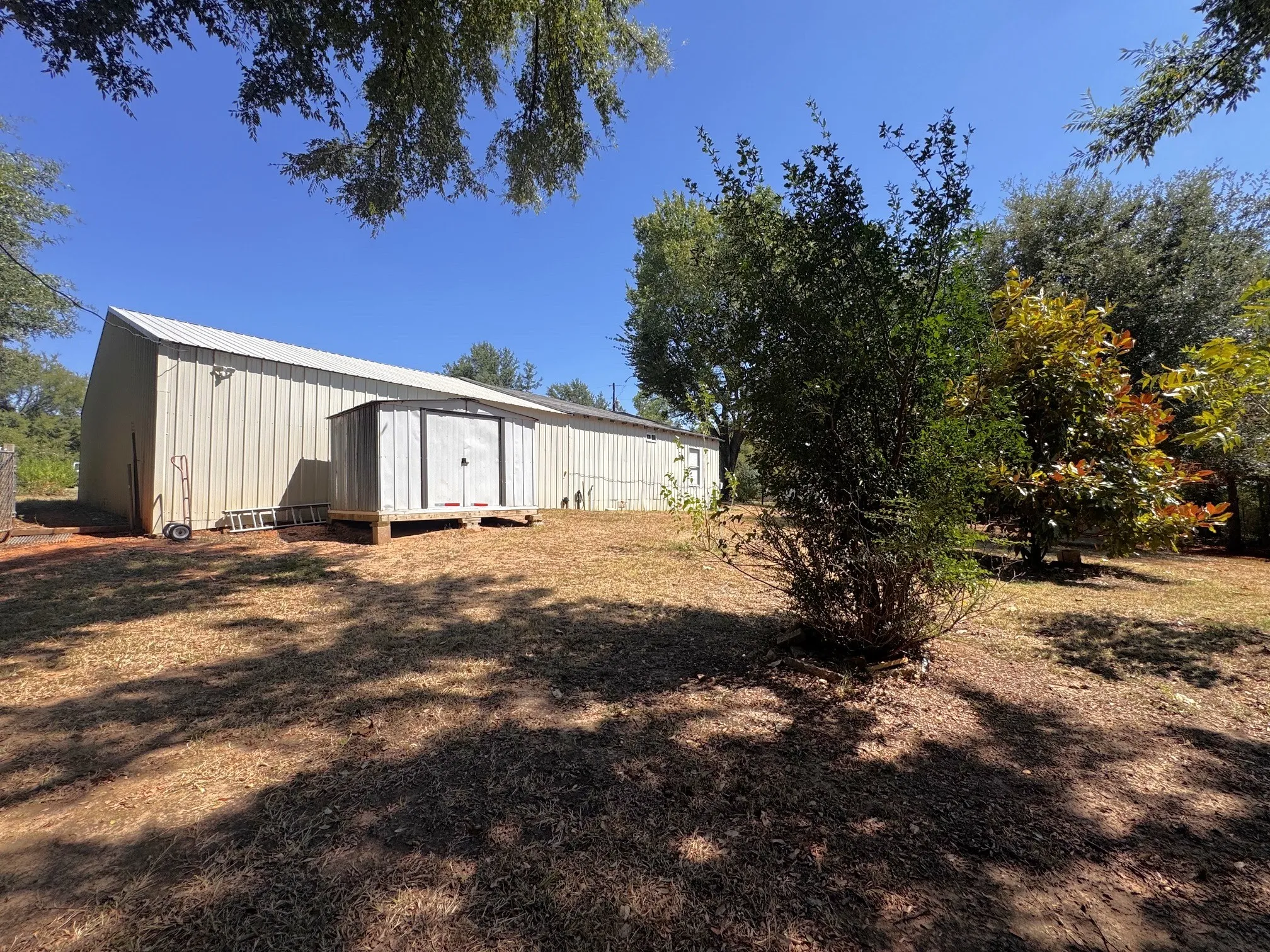 Single Family Residence For Sale in Titus County , 7205 N Hwy 271, Mt Pleasant, Texas 75455, 3 Bedroom, 1 Bathroom, Garage spaces, 1,560 Sqft, built in 1960, mls#21392876, Real Estate Agent in Mt Pleasant, Homes For Sale in Titus county, Homes For Sale in Mt Pleasant, Realtor in Mt Pleasant Texas, Real Estate Brokerage Independent Realty Texas, Luminita Cordes Realtor