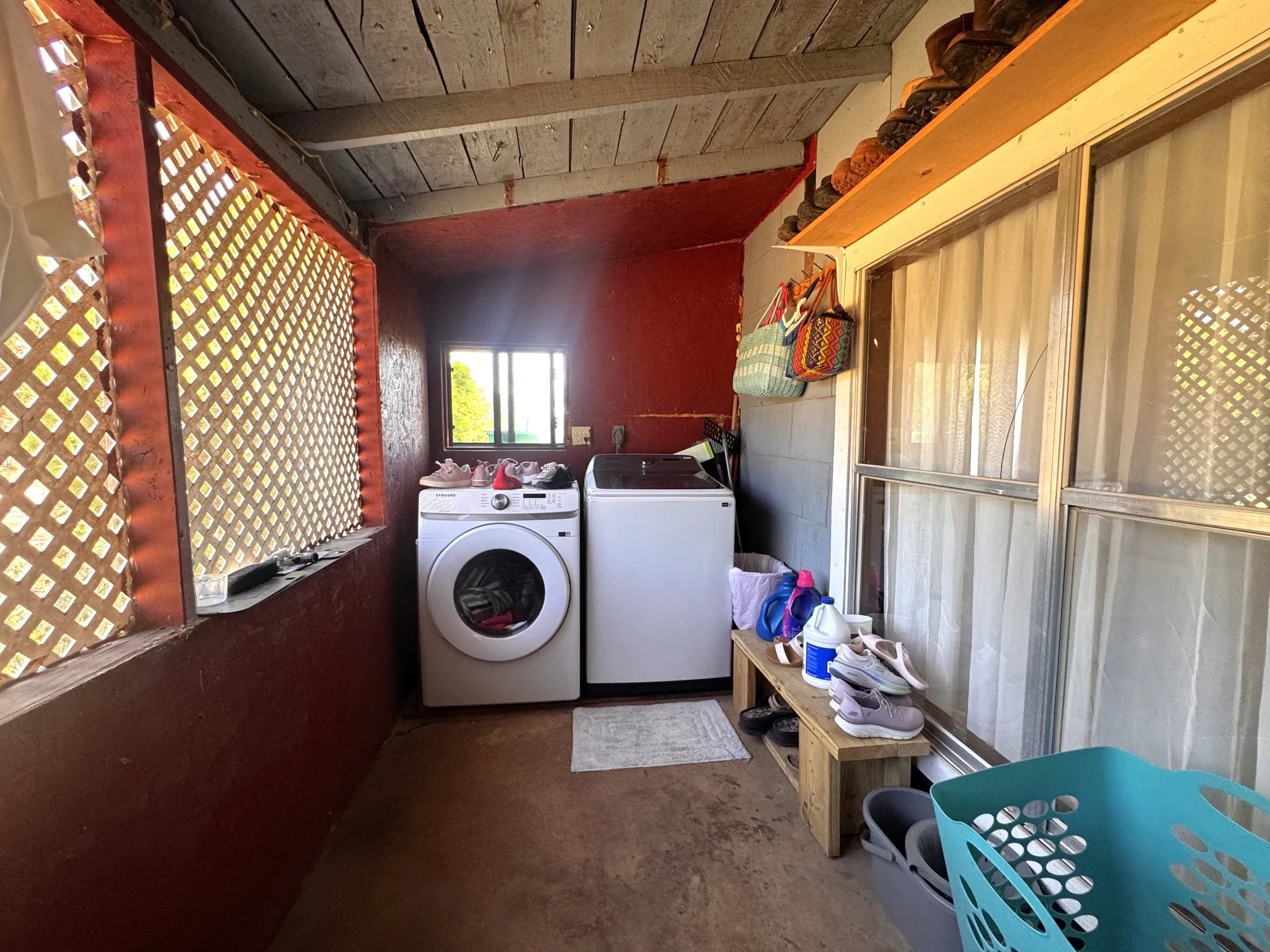 Single Family Residence For Sale in Titus County , 7205 N Hwy 271, Mt Pleasant, Texas 75455, 3 Bedroom, 1 Bathroom, Garage spaces, 1,560 Sqft, built in 1960, mls#21392876, Real Estate Agent in Mt Pleasant, Homes For Sale in Titus county, Homes For Sale in Mt Pleasant, Realtor in Mt Pleasant Texas, Real Estate Brokerage Independent Realty Texas, Luminita Cordes Realtor