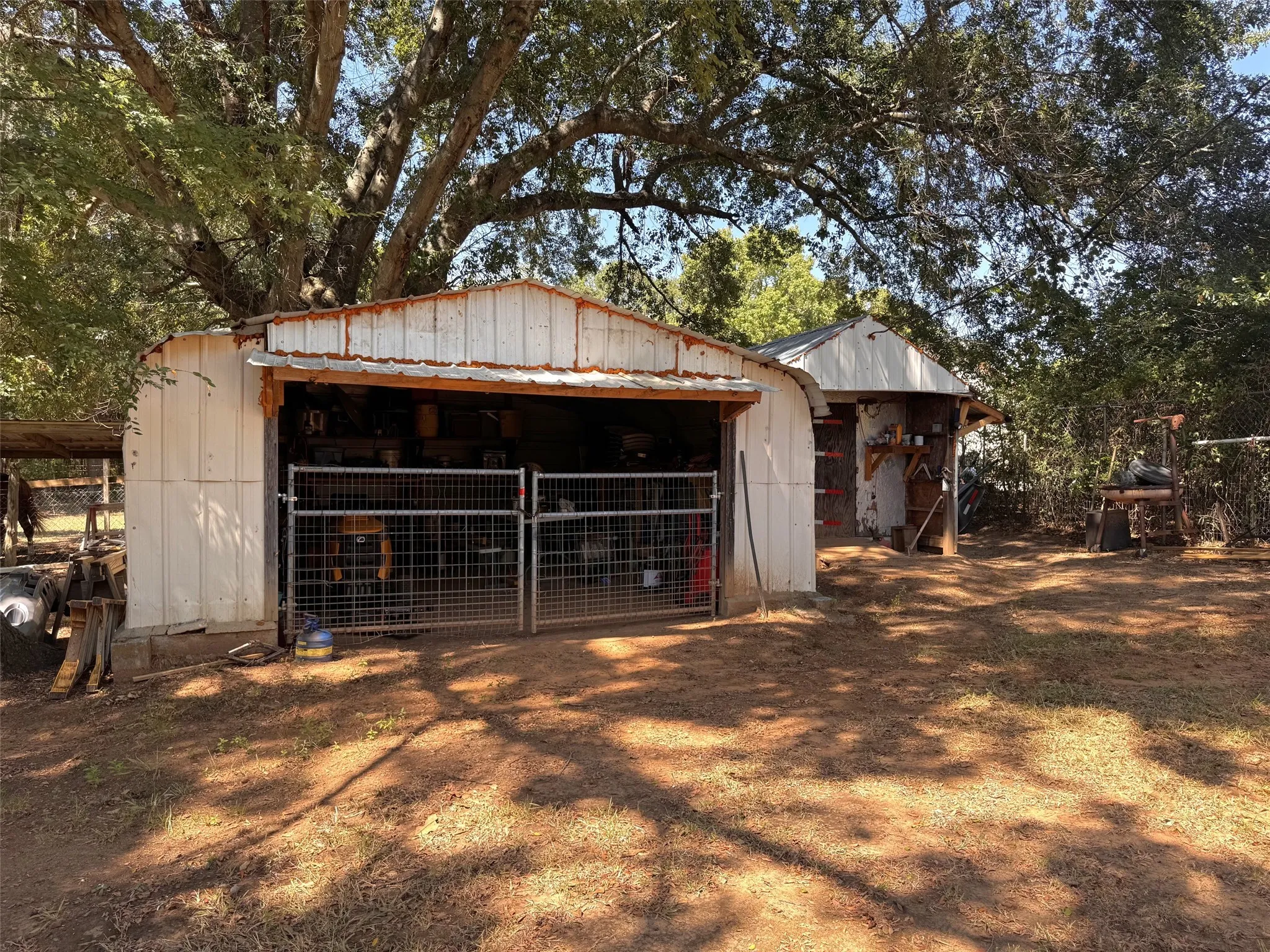 Single Family Residence For Sale in Titus County , 7205 N Hwy 271, Mt Pleasant, Texas 75455, 3 Bedroom, 1 Bathroom, Garage spaces, 1,560 Sqft, built in 1960, mls#21392876, Real Estate Agent in Mt Pleasant, Homes For Sale in Titus county, Homes For Sale in Mt Pleasant, Realtor in Mt Pleasant Texas, Real Estate Brokerage Independent Realty Texas, Luminita Cordes Realtor