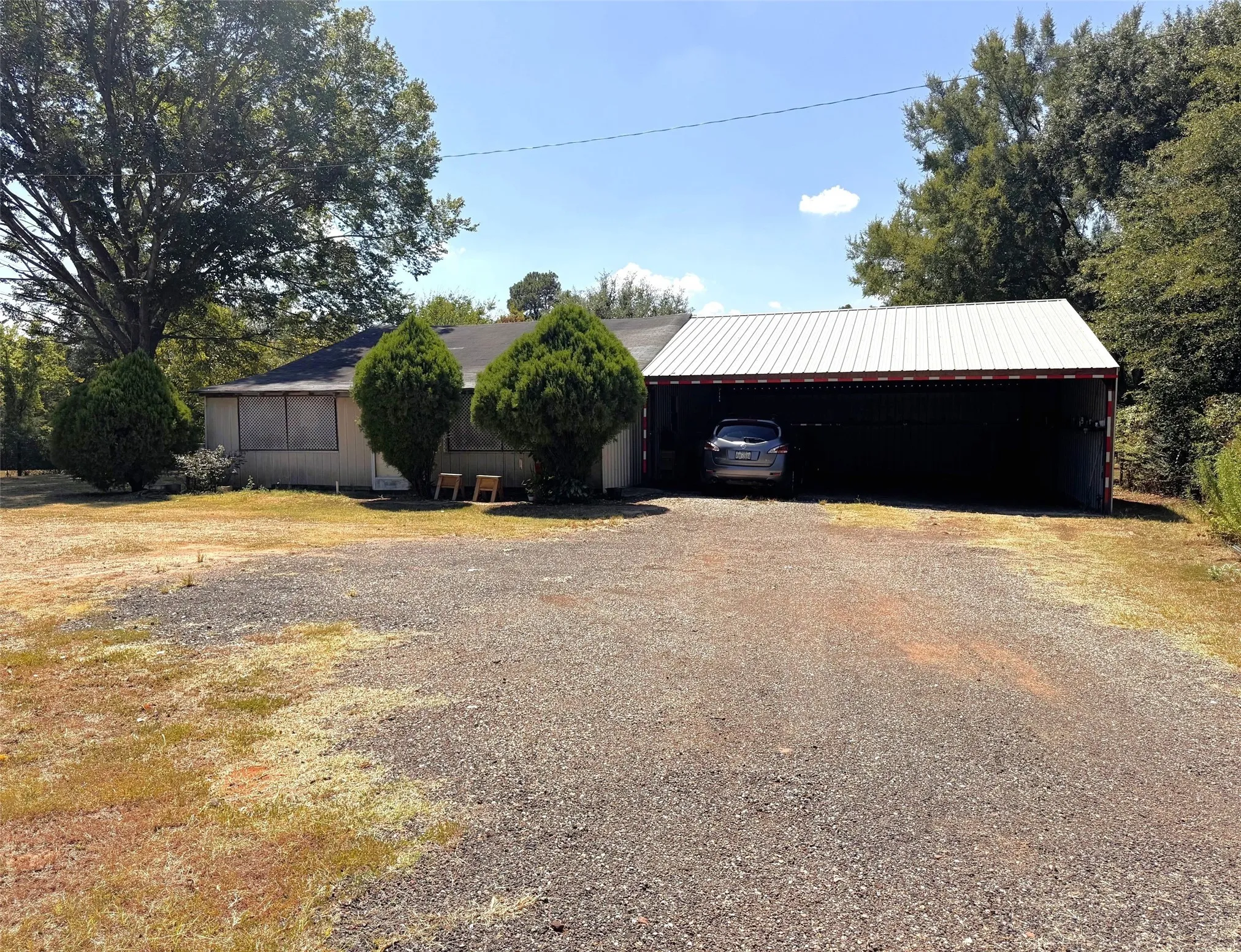 Single Family Residence For Sale in Titus County , 7205 N Hwy 271, Mt Pleasant, Texas 75455, 3 Bedroom, 1 Bathroom, Garage spaces, 1,560 Sqft, built in 1960, mls#21392876, Real Estate Agent in Mt Pleasant, Homes For Sale in Titus county, Homes For Sale in Mt Pleasant, Realtor in Mt Pleasant Texas, Real Estate Brokerage Independent Realty Texas, Luminita Cordes Realtor
