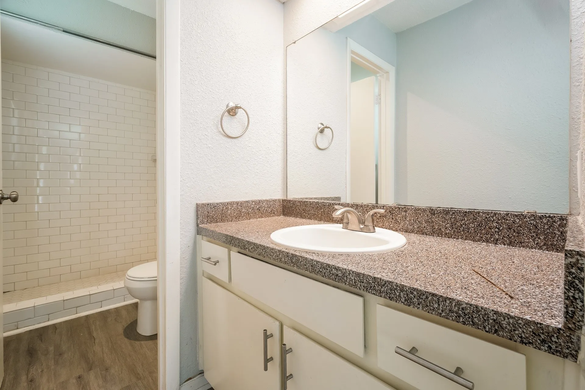 Single Family Residence For Rent in Dallas County , 3426 Hacienda Drive, Dallas, Texas 75233, 3 Bedroom, 2 Bathroom, 2 Garage spaces, 1,360 Sqft, built in 1967, mls#21393354, Real Estate Agent in Dallas, Homes For Rent in Dallas county, Homes For Rent in Dallas, Realtor in Dallas Texas, Real Estate Brokerage Independent Realty Texas, Luminita Cordes Realtor