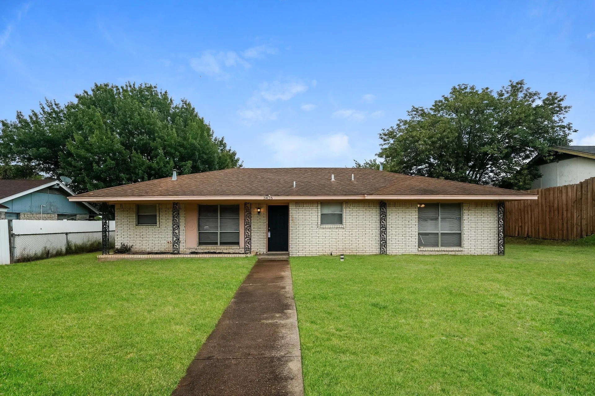 Single Family Residence For Rent in Dallas County , 3426 Hacienda Drive, Dallas, Texas 75233, 3 Bedroom, 2 Bathroom, 2 Garage spaces, 1,360 Sqft, built in 1967, mls#21393354, Real Estate Agent in Dallas, Homes For Rent in Dallas county, Homes For Rent in Dallas, Realtor in Dallas Texas, Real Estate Brokerage Independent Realty Texas, Luminita Cordes Realtor