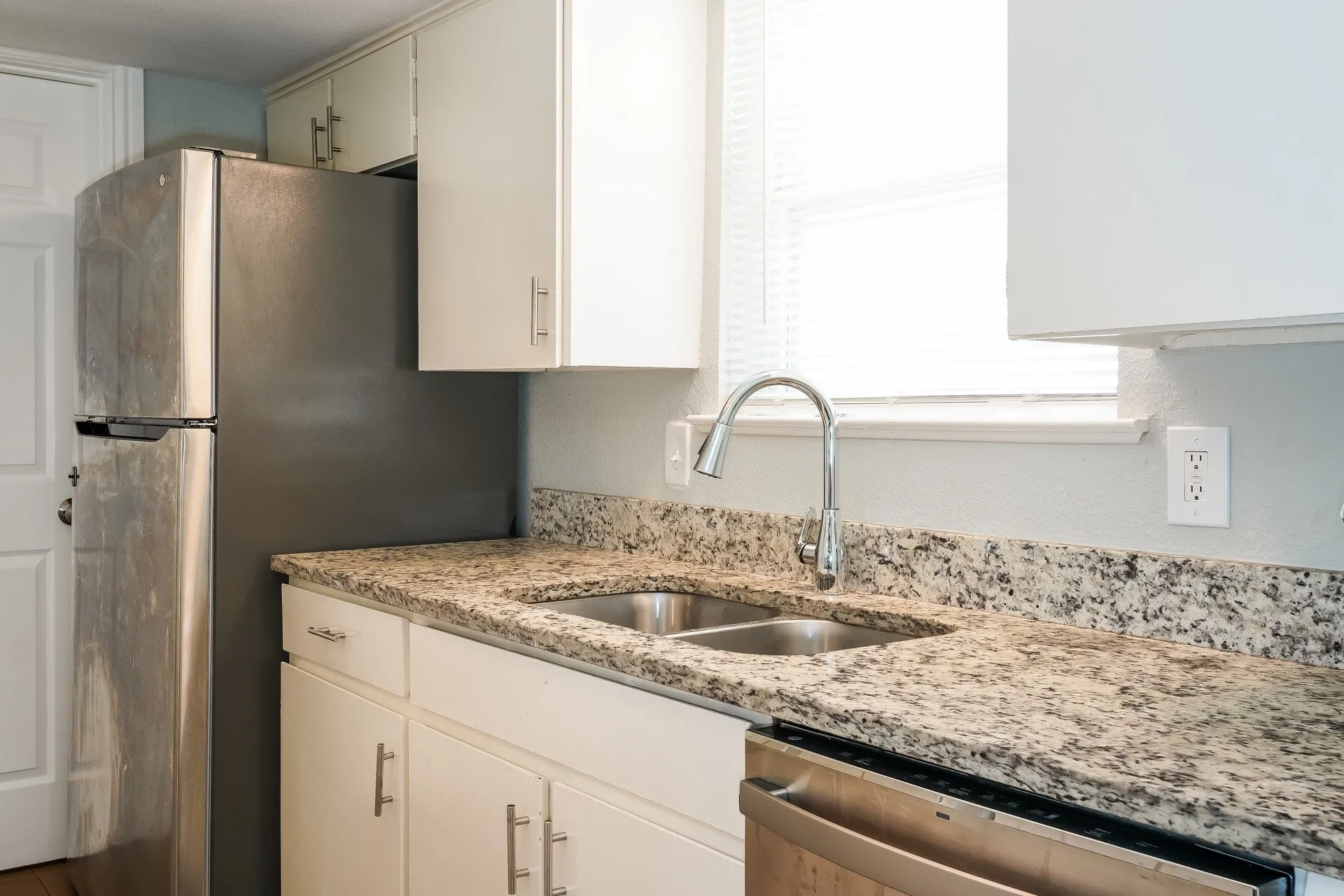 Single Family Residence For Rent in Dallas County , 3426 Hacienda Drive, Dallas, Texas 75233, 3 Bedroom, 2 Bathroom, 2 Garage spaces, 1,360 Sqft, built in 1967, mls#21393354, Real Estate Agent in Dallas, Homes For Rent in Dallas county, Homes For Rent in Dallas, Realtor in Dallas Texas, Real Estate Brokerage Independent Realty Texas, Luminita Cordes Realtor