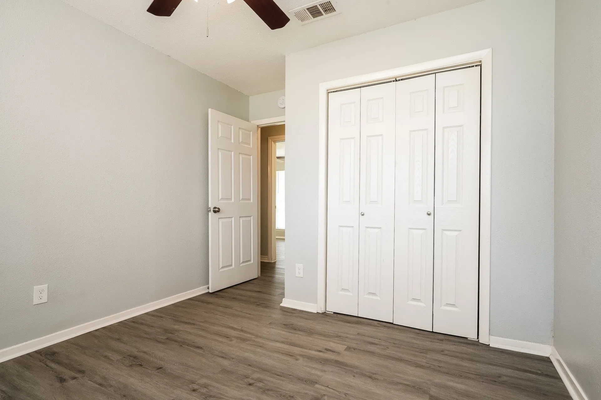 Single Family Residence For Rent in Dallas County , 3426 Hacienda Drive, Dallas, Texas 75233, 3 Bedroom, 2 Bathroom, 2 Garage spaces, 1,360 Sqft, built in 1967, mls#21393354, Real Estate Agent in Dallas, Homes For Rent in Dallas county, Homes For Rent in Dallas, Realtor in Dallas Texas, Real Estate Brokerage Independent Realty Texas, Luminita Cordes Realtor