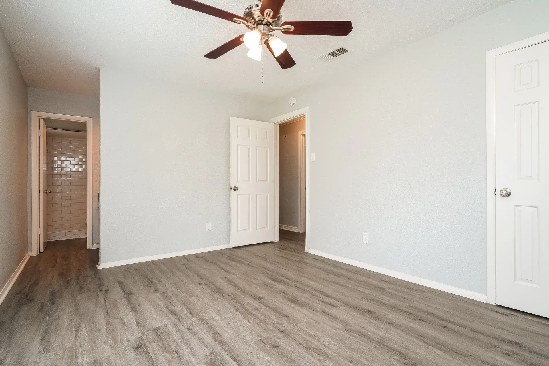 Single Family Residence For Rent in Dallas County , 3426 Hacienda Drive, Dallas, Texas 75233, 3 Bedroom, 2 Bathroom, 2 Garage spaces, 1,360 Sqft, built in 1967, mls#21393354, Real Estate Agent in Dallas, Homes For Rent in Dallas county, Homes For Rent in Dallas, Realtor in Dallas Texas, Real Estate Brokerage Independent Realty Texas, Luminita Cordes Realtor