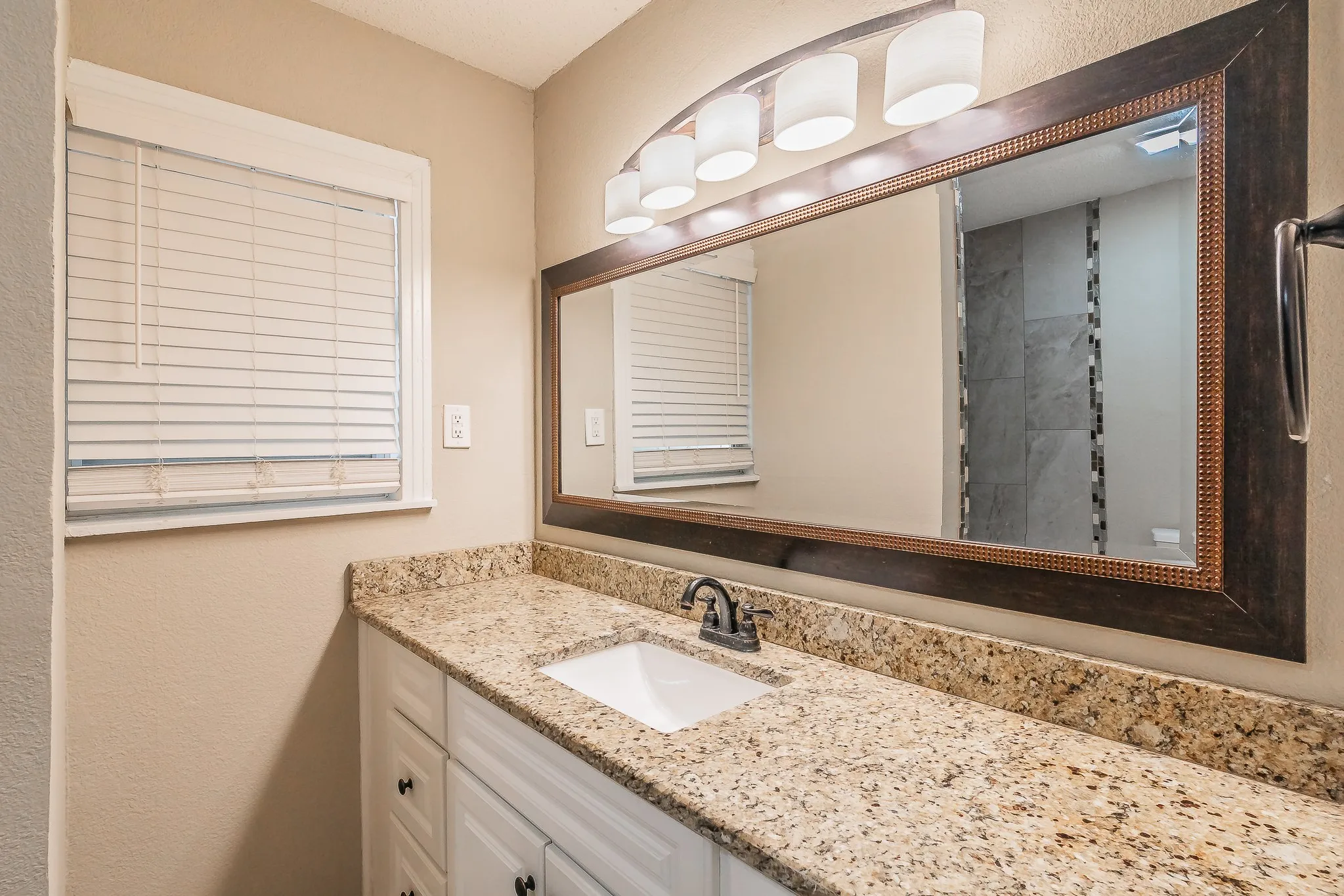 Single Family Residence For Rent in Tarrant County , 3144 Olive Place, Fort Worth, Texas 76116, 3 Bedroom, 1 Bathroom, Garage spaces, 996 Sqft, built in 1950, mls#21393342, Real Estate Agent in Fort Worth, Homes For Rent in Tarrant county, Homes For Rent in Fort Worth, Realtor in Fort Worth Texas, Real Estate Brokerage Independent Realty Texas, Luminita Cordes Realtor