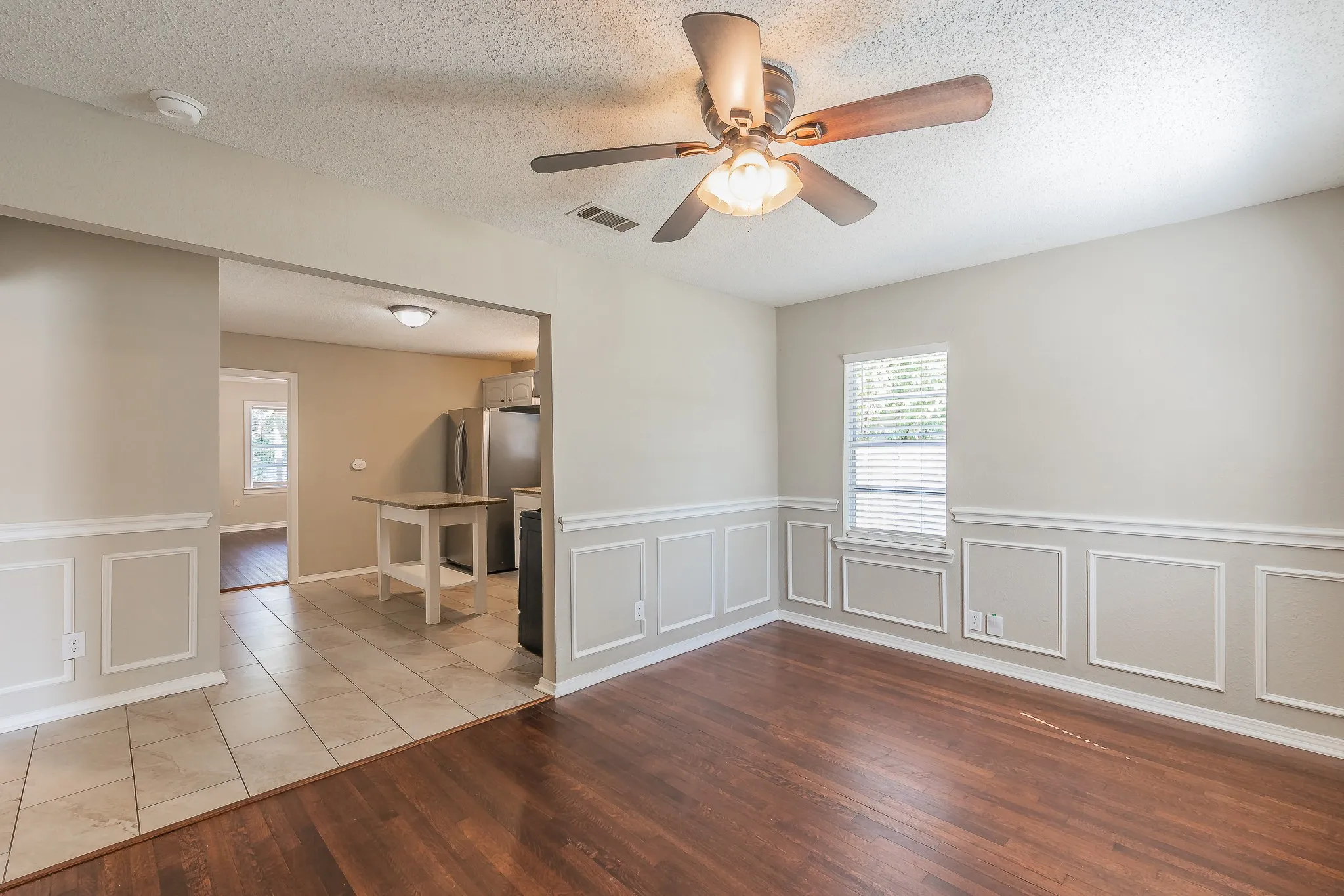 Single Family Residence For Rent in Tarrant County , 3144 Olive Place, Fort Worth, Texas 76116, 3 Bedroom, 1 Bathroom, Garage spaces, 996 Sqft, built in 1950, mls#21393342, Real Estate Agent in Fort Worth, Homes For Rent in Tarrant county, Homes For Rent in Fort Worth, Realtor in Fort Worth Texas, Real Estate Brokerage Independent Realty Texas, Luminita Cordes Realtor