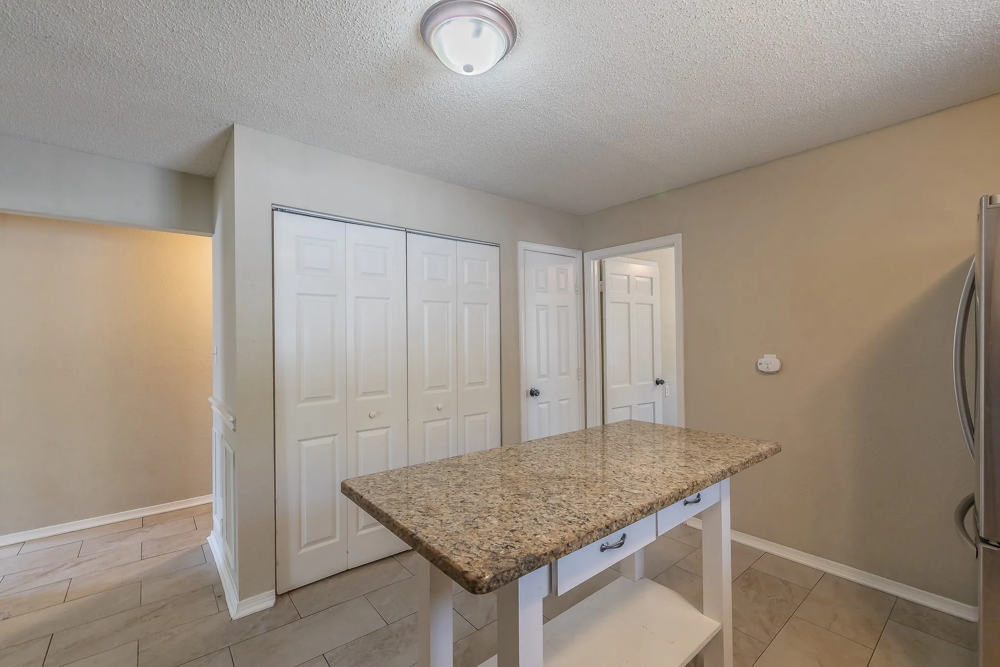 Single Family Residence For Rent in Tarrant County , 3144 Olive Place, Fort Worth, Texas 76116, 3 Bedroom, 1 Bathroom, Garage spaces, 996 Sqft, built in 1950, mls#21393342, Real Estate Agent in Fort Worth, Homes For Rent in Tarrant county, Homes For Rent in Fort Worth, Realtor in Fort Worth Texas, Real Estate Brokerage Independent Realty Texas, Luminita Cordes Realtor