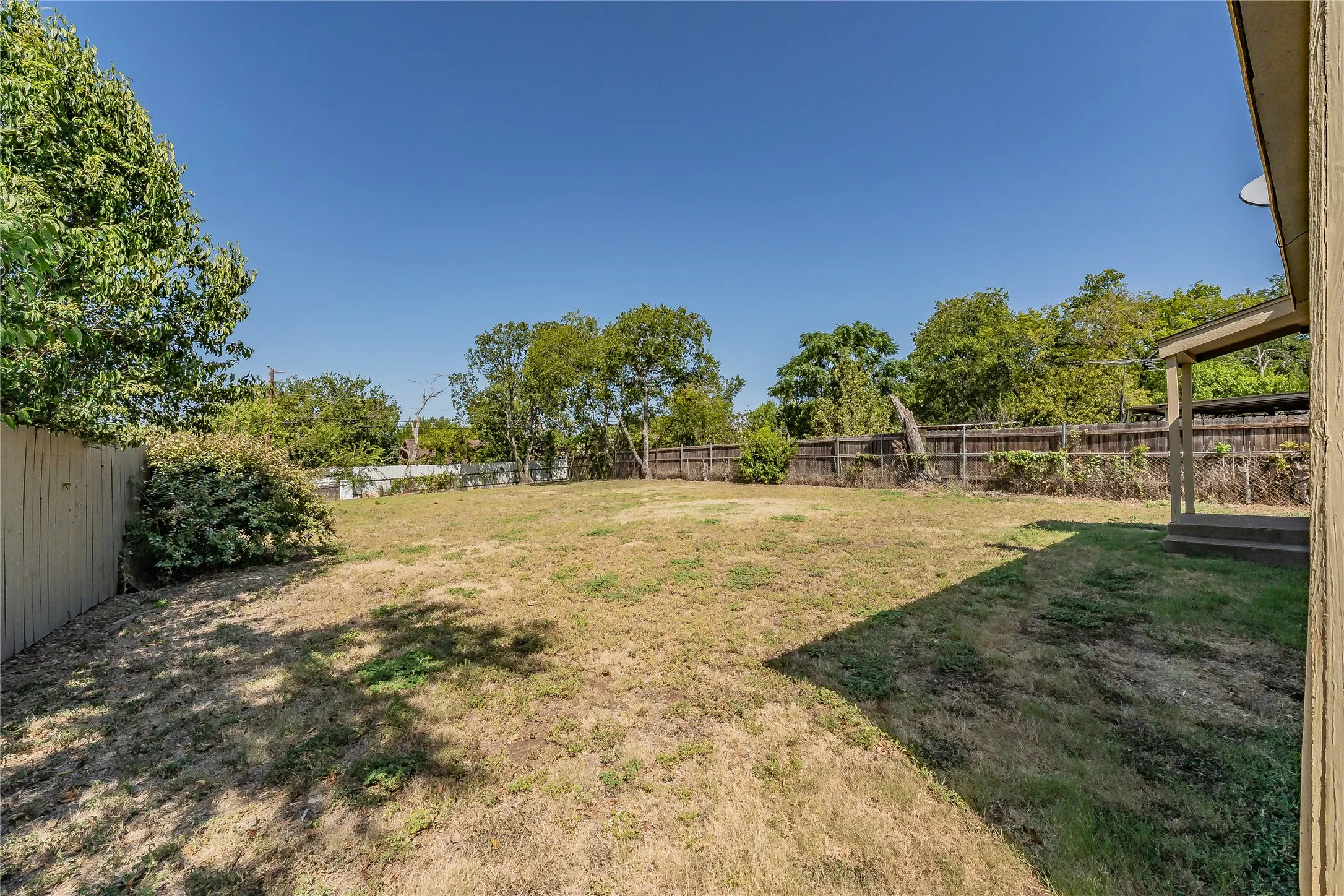 Single Family Residence For Rent in Tarrant County , 3144 Olive Place, Fort Worth, Texas 76116, 3 Bedroom, 1 Bathroom, Garage spaces, 996 Sqft, built in 1950, mls#21393342, Real Estate Agent in Fort Worth, Homes For Rent in Tarrant county, Homes For Rent in Fort Worth, Realtor in Fort Worth Texas, Real Estate Brokerage Independent Realty Texas, Luminita Cordes Realtor